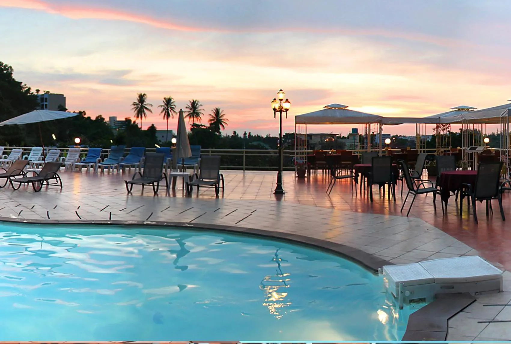 Swimming pool in Memory Karon Resort