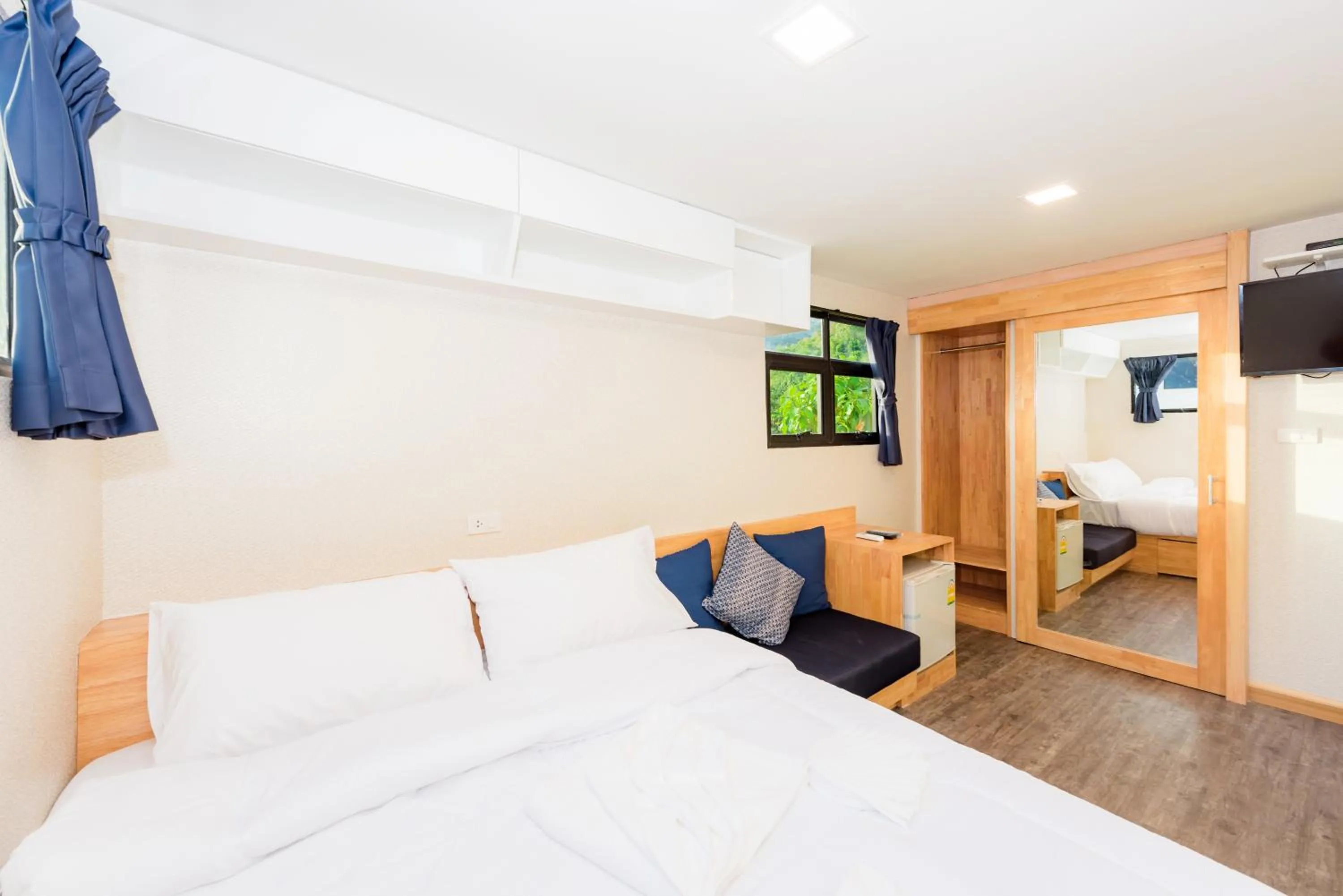 Bedroom, Bed in Memory Karon Resort