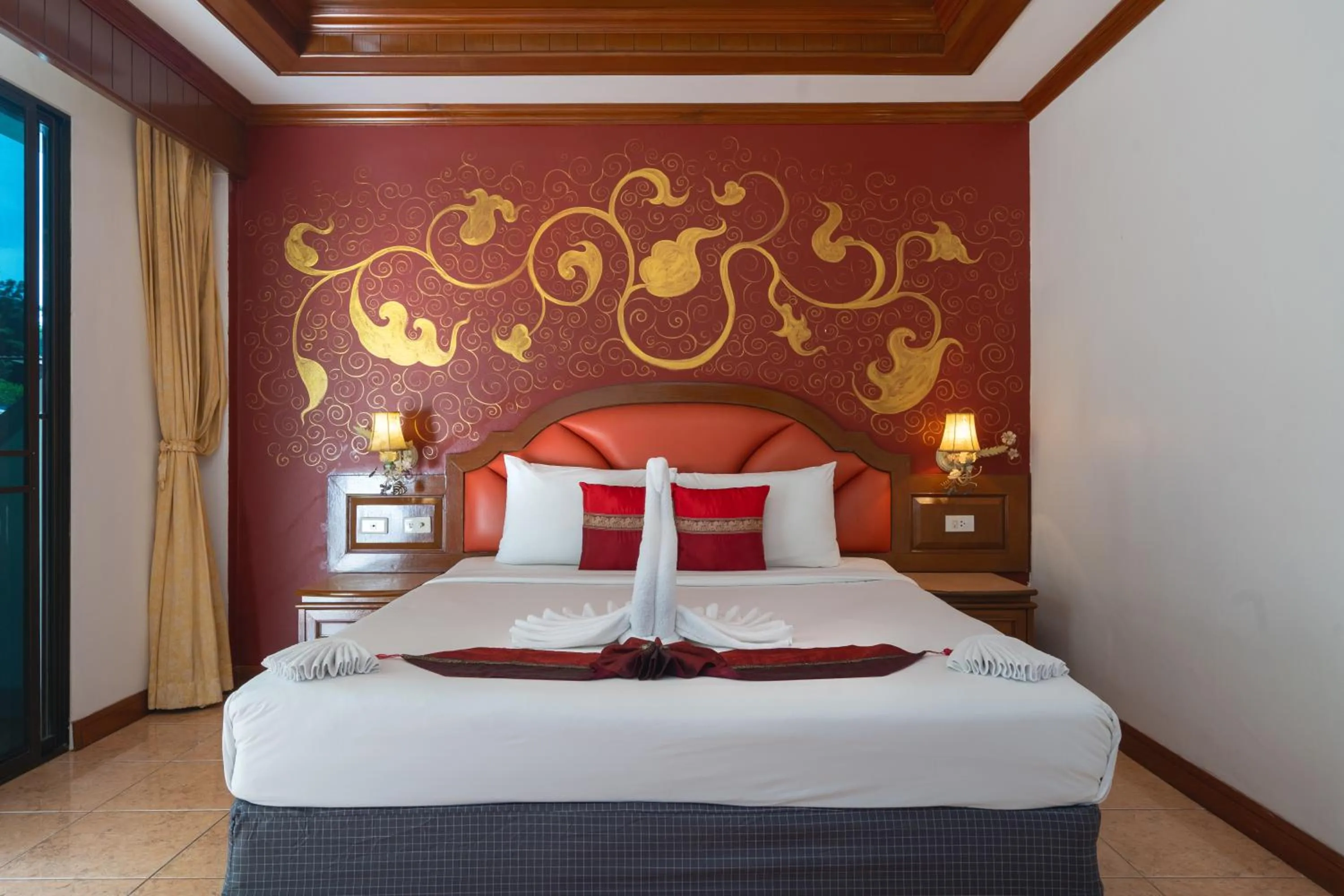 Bedroom, Bed in Memory Karon Resort