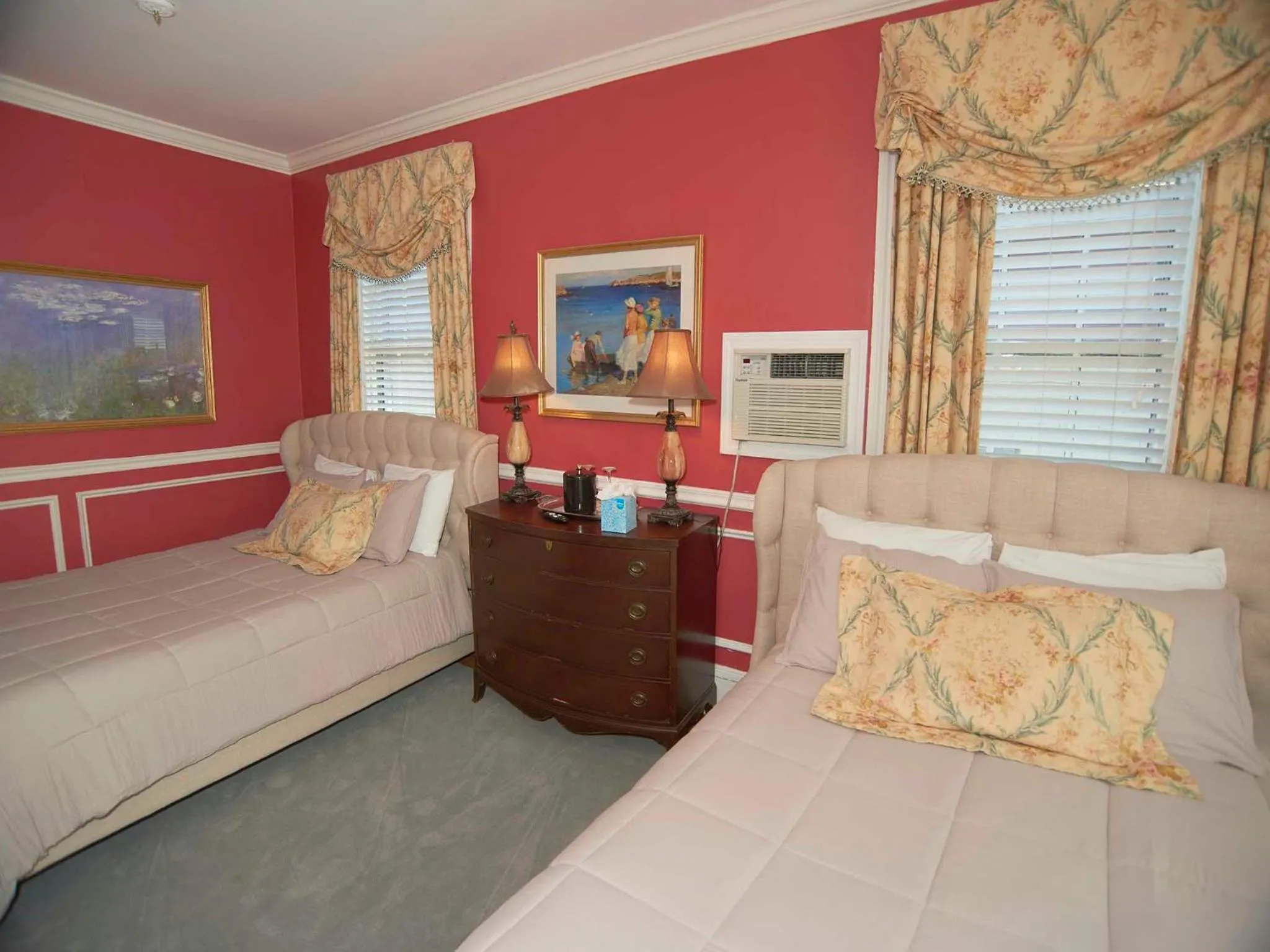 Bed in Bellevue Manor