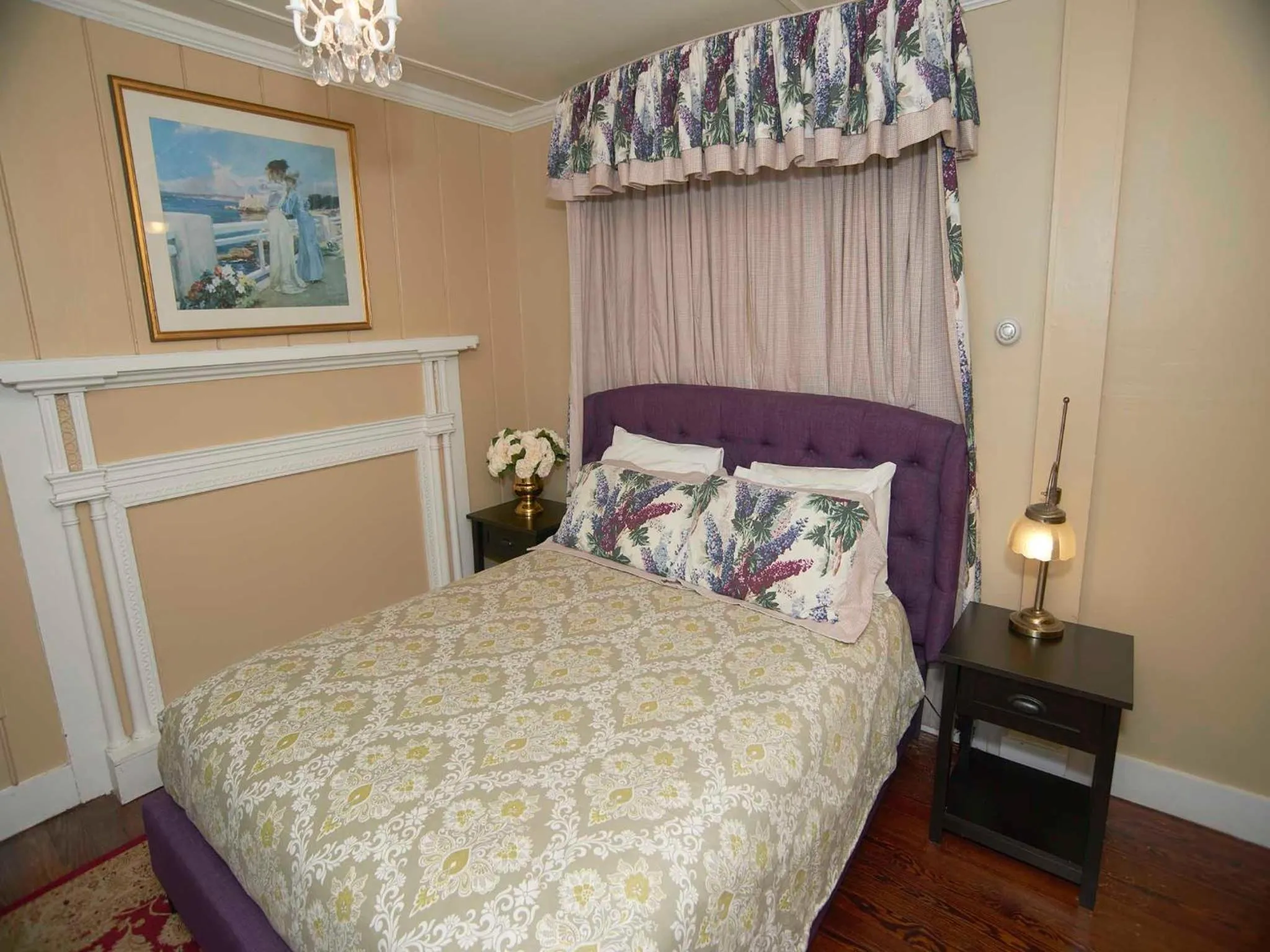 Bed in Bellevue Manor