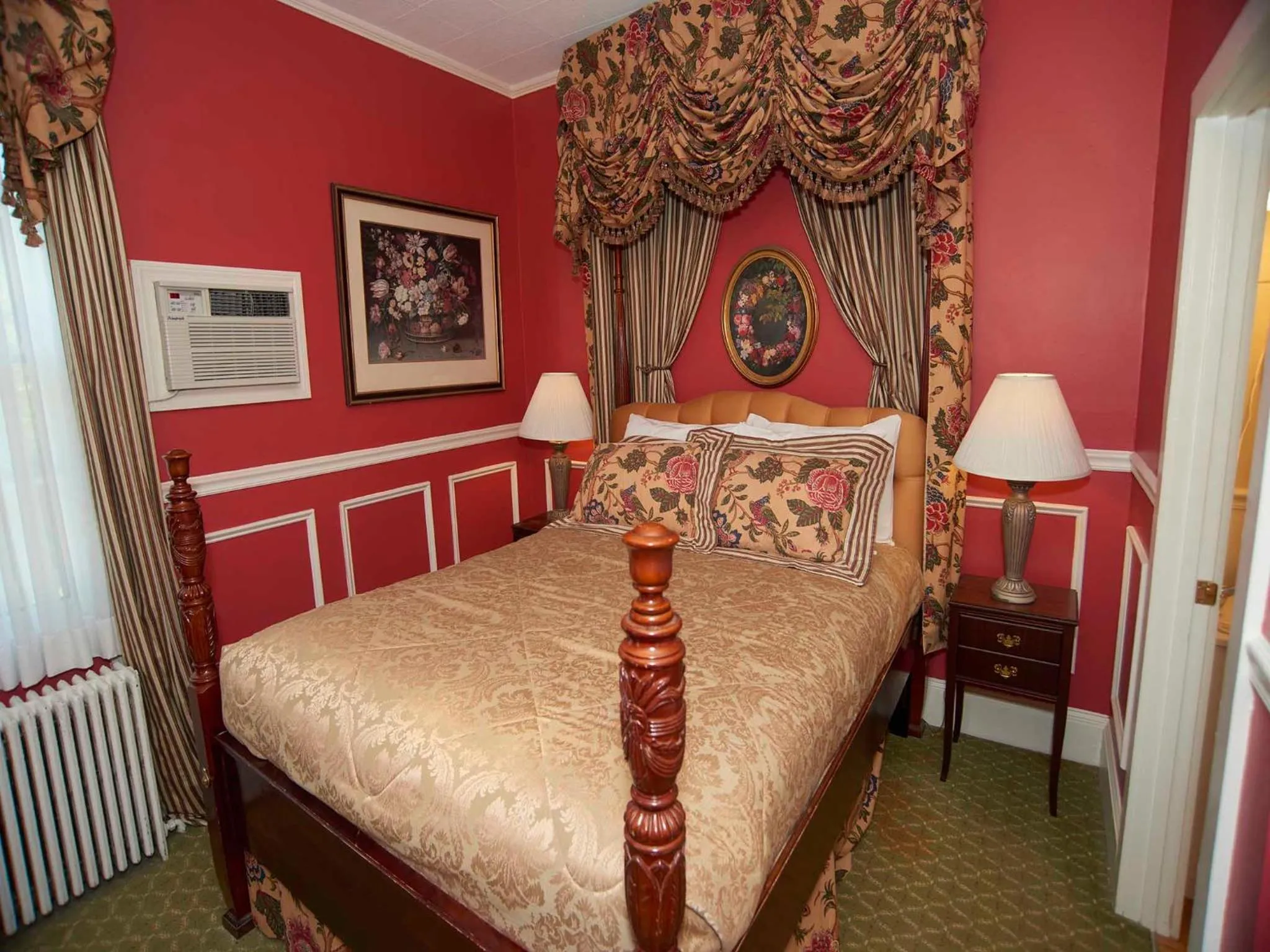 Bed in Bellevue Manor