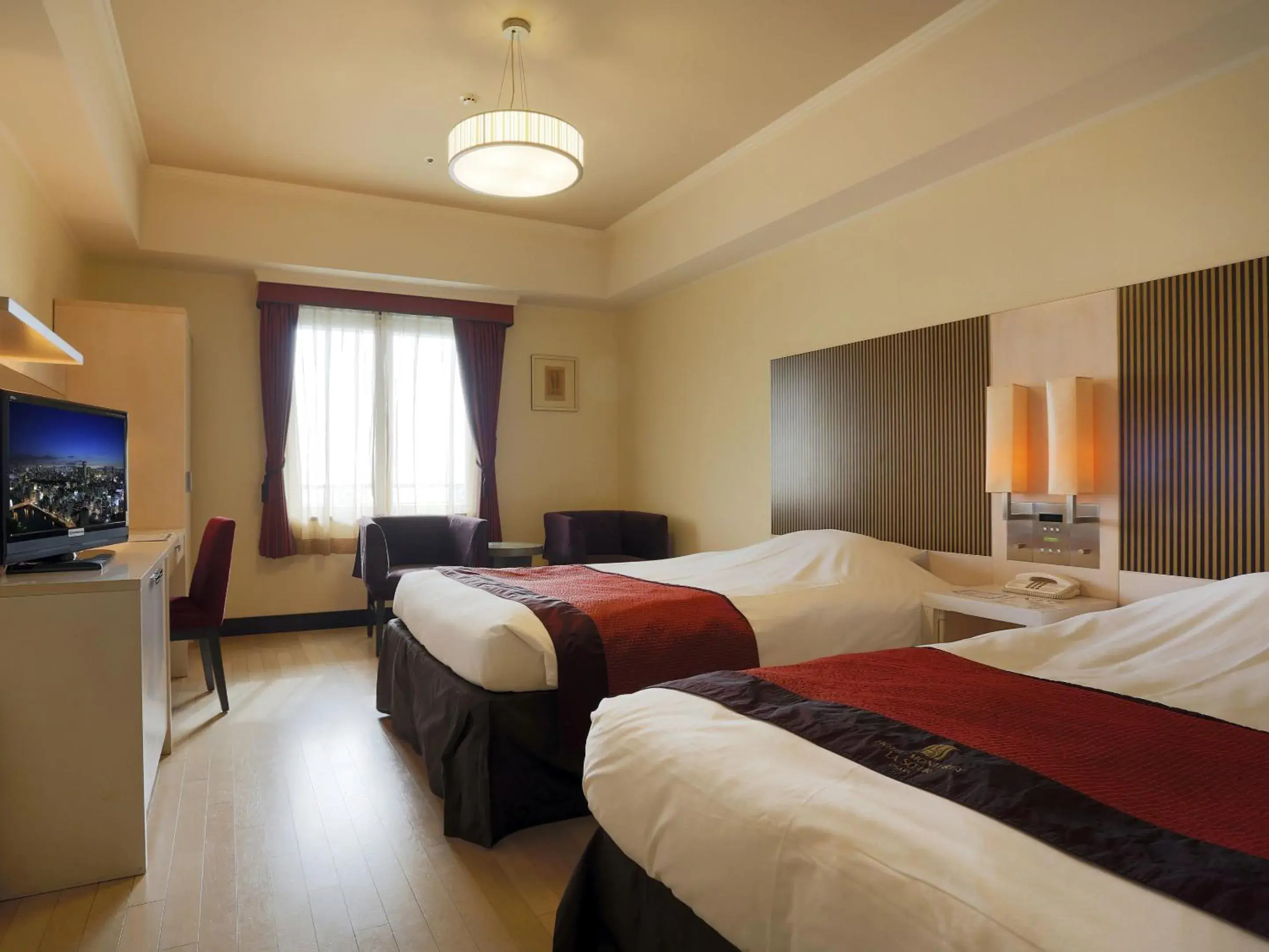 Photo of the whole room, Bed in Hotel Monterey La Soeur Osaka Photo of the whole room, Bed in Hotel Monterey La Soeur Osaka