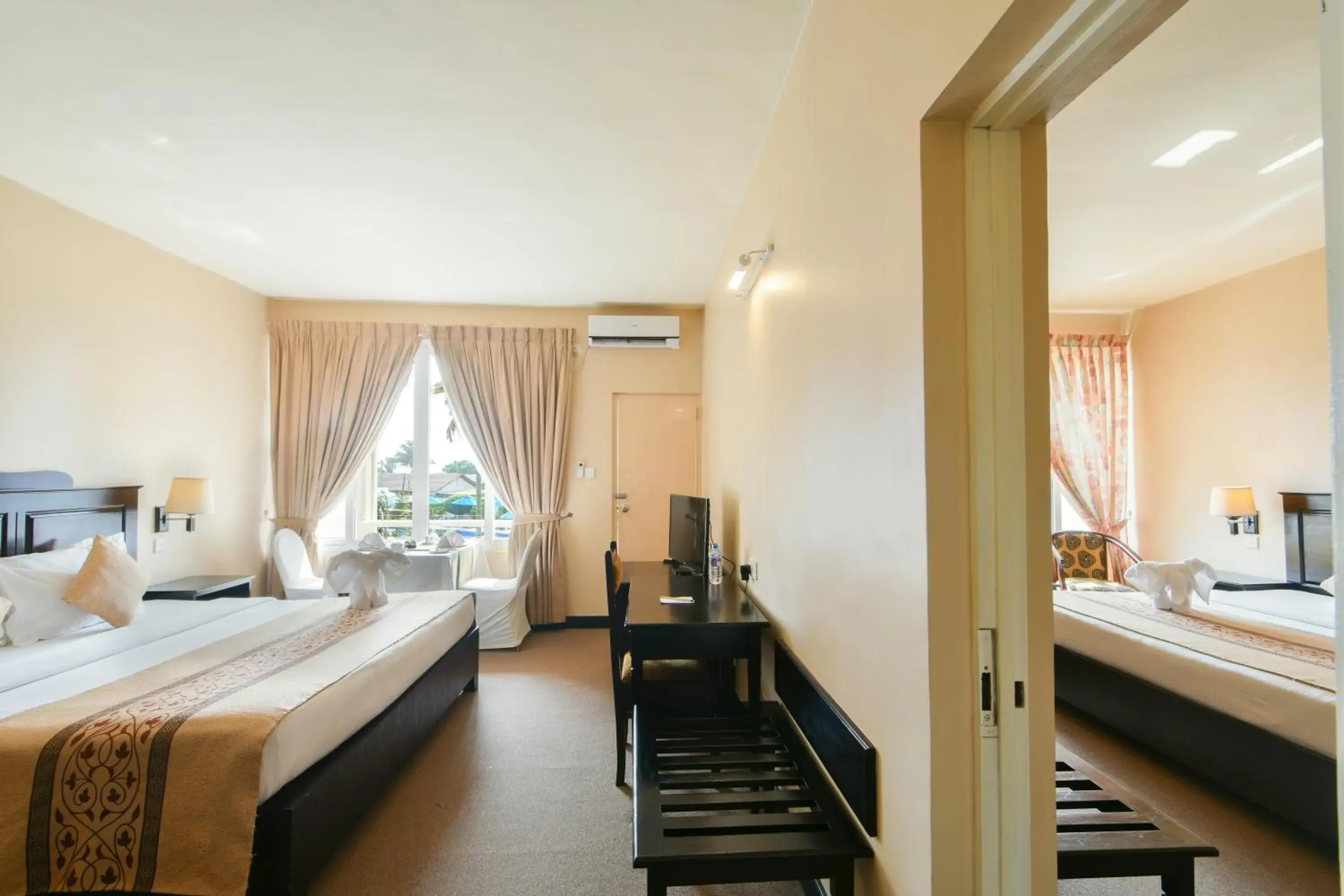 Photo of the whole room, Bed in Berjaya Hotel Colombo Photo of the whole room, Bed in Berjaya Hotel Colombo