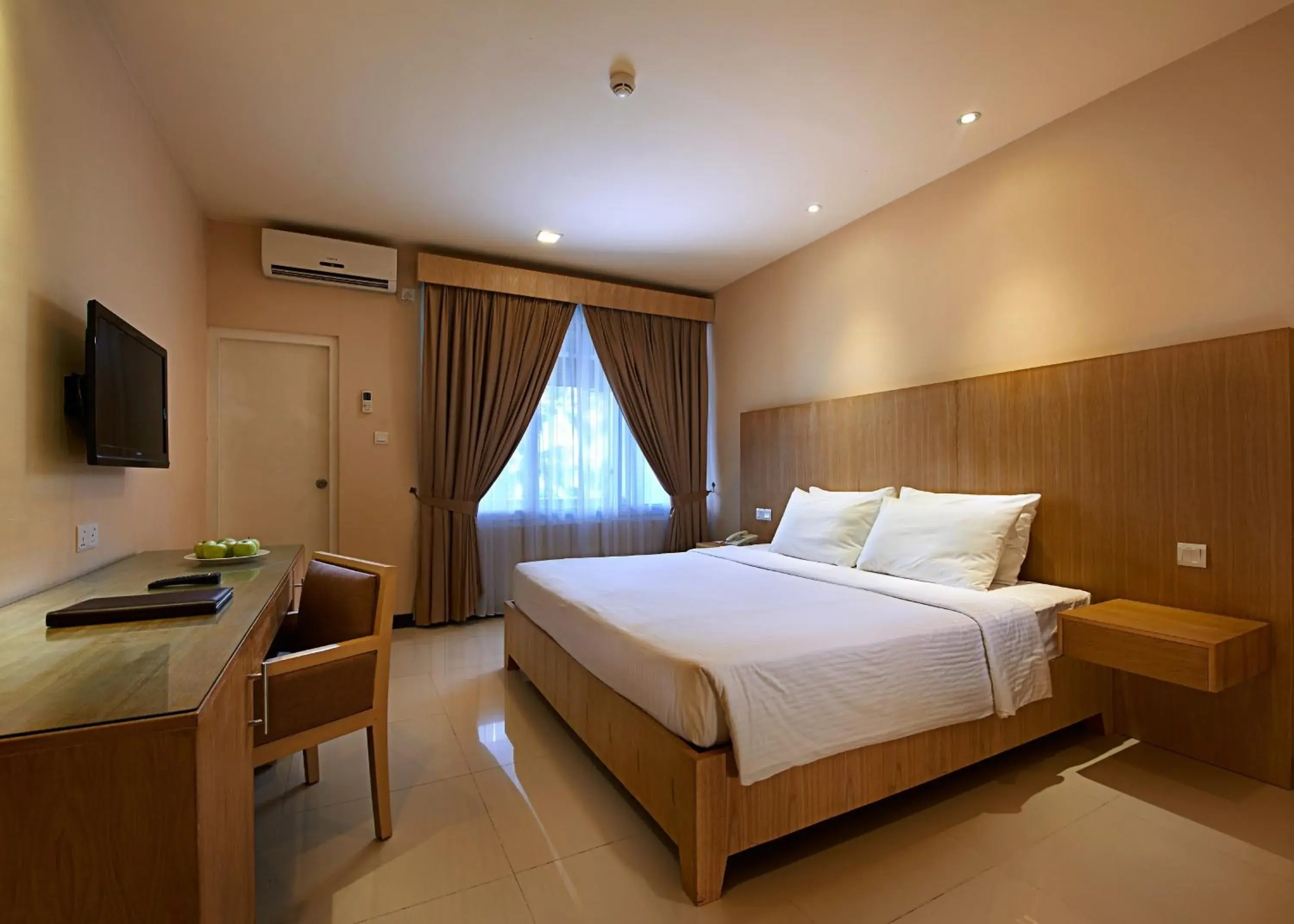 Bedroom, Bed in Berjaya Hotel Colombo Bedroom, Bed in Berjaya Hotel Colombo