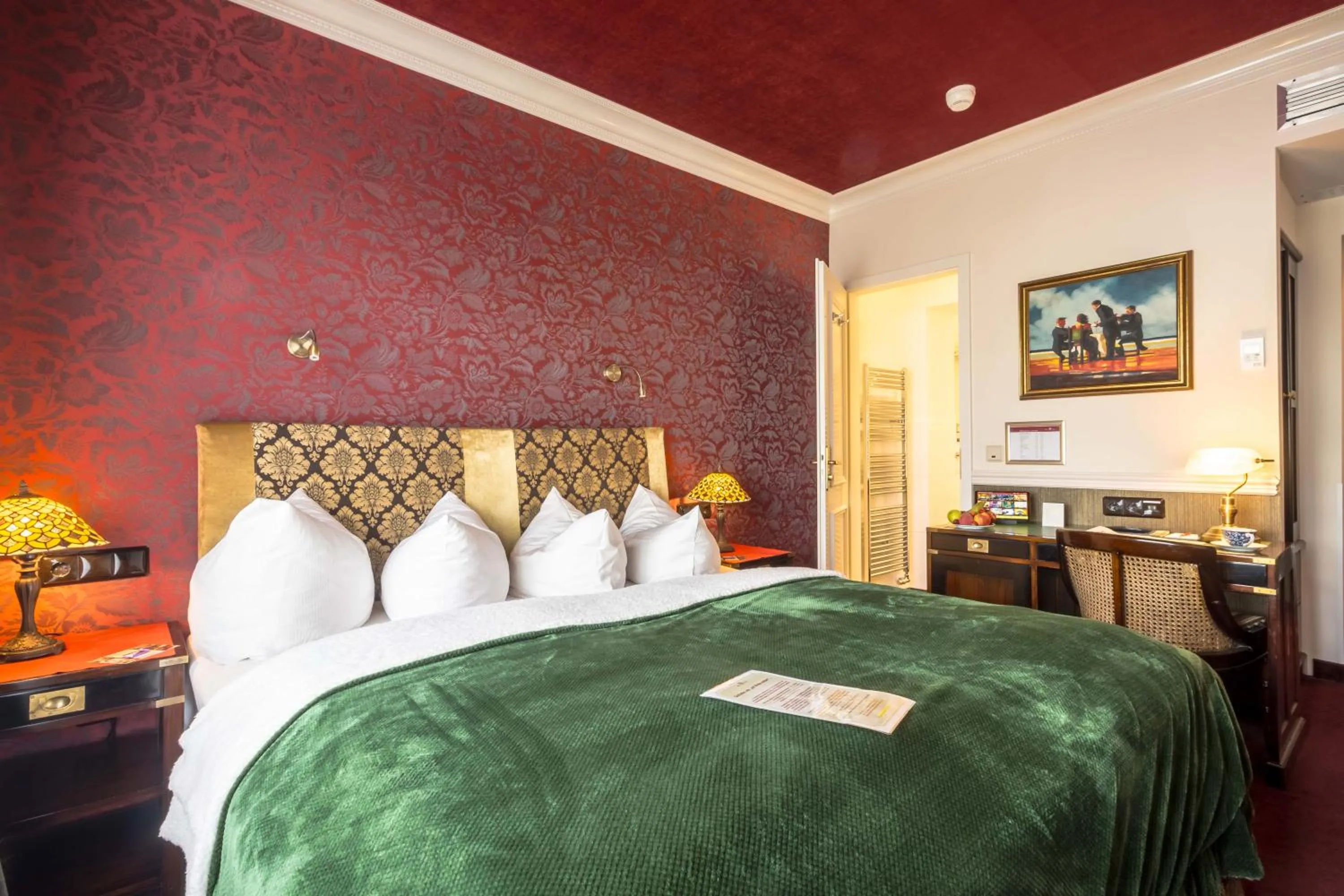 Photo of the whole room, Bed in Myer's Hotel Berlin