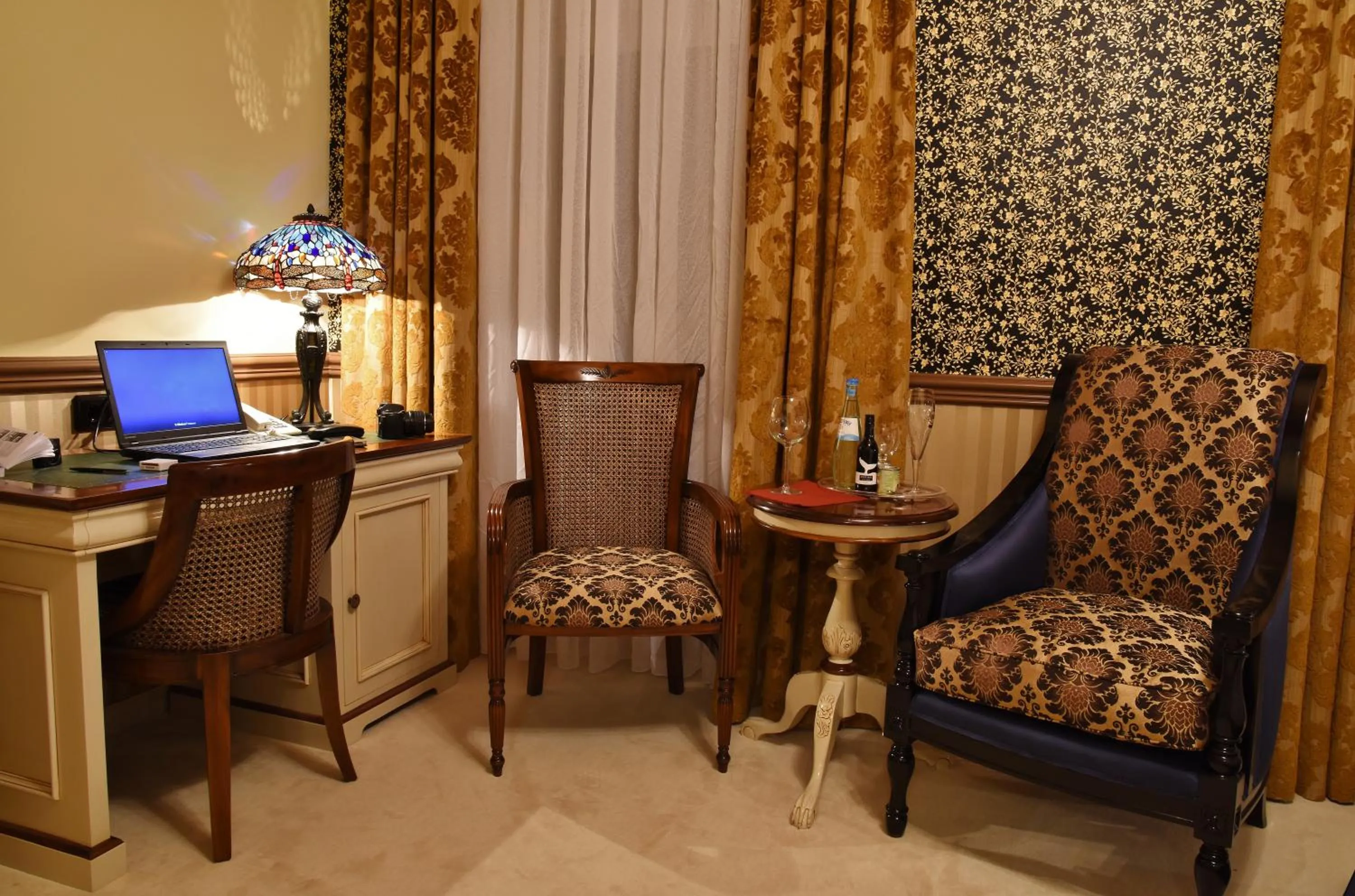 Seating area in Myer's Hotel Berlin