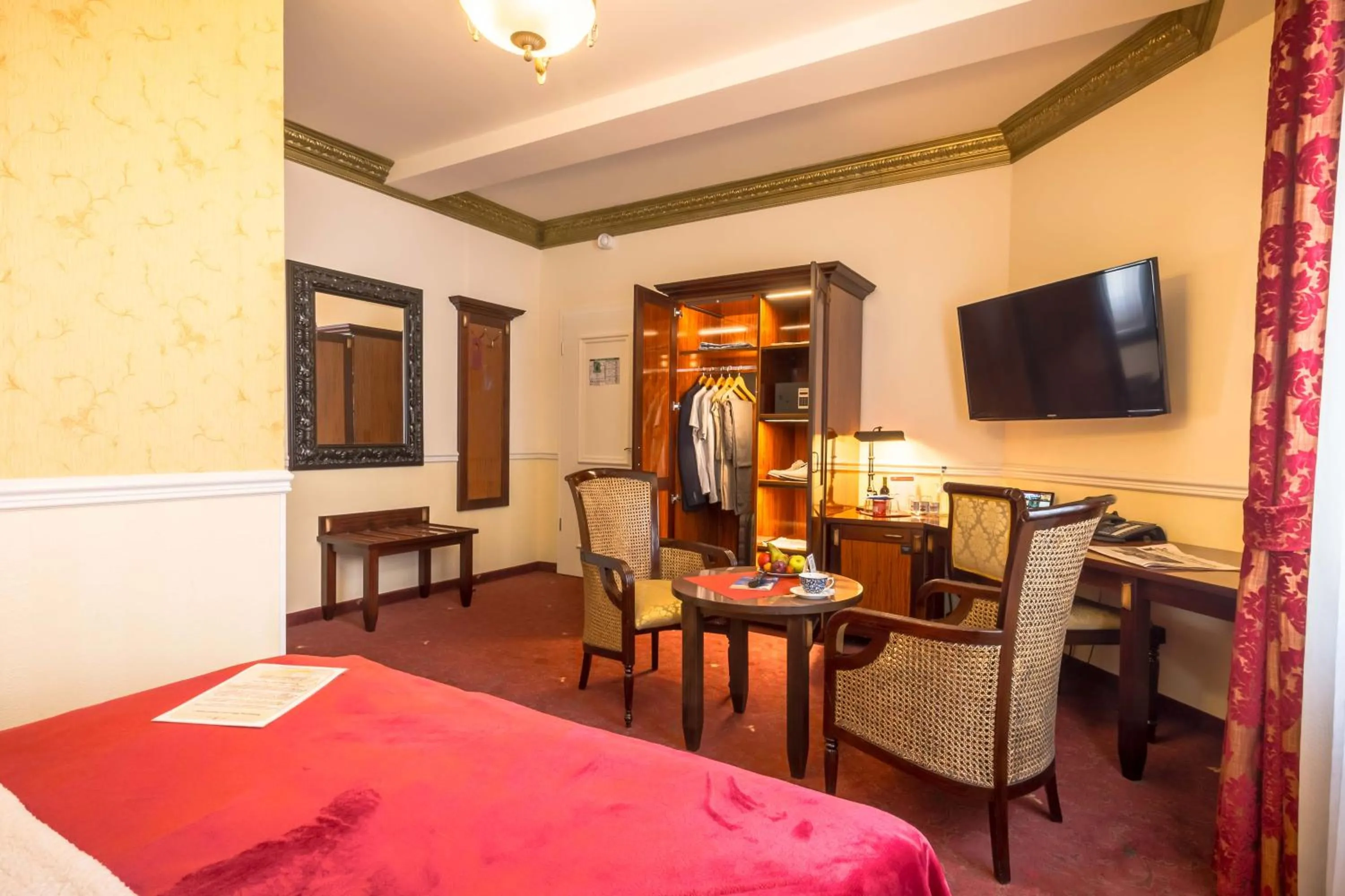 Photo of the whole room, Bed in Myer's Hotel Berlin