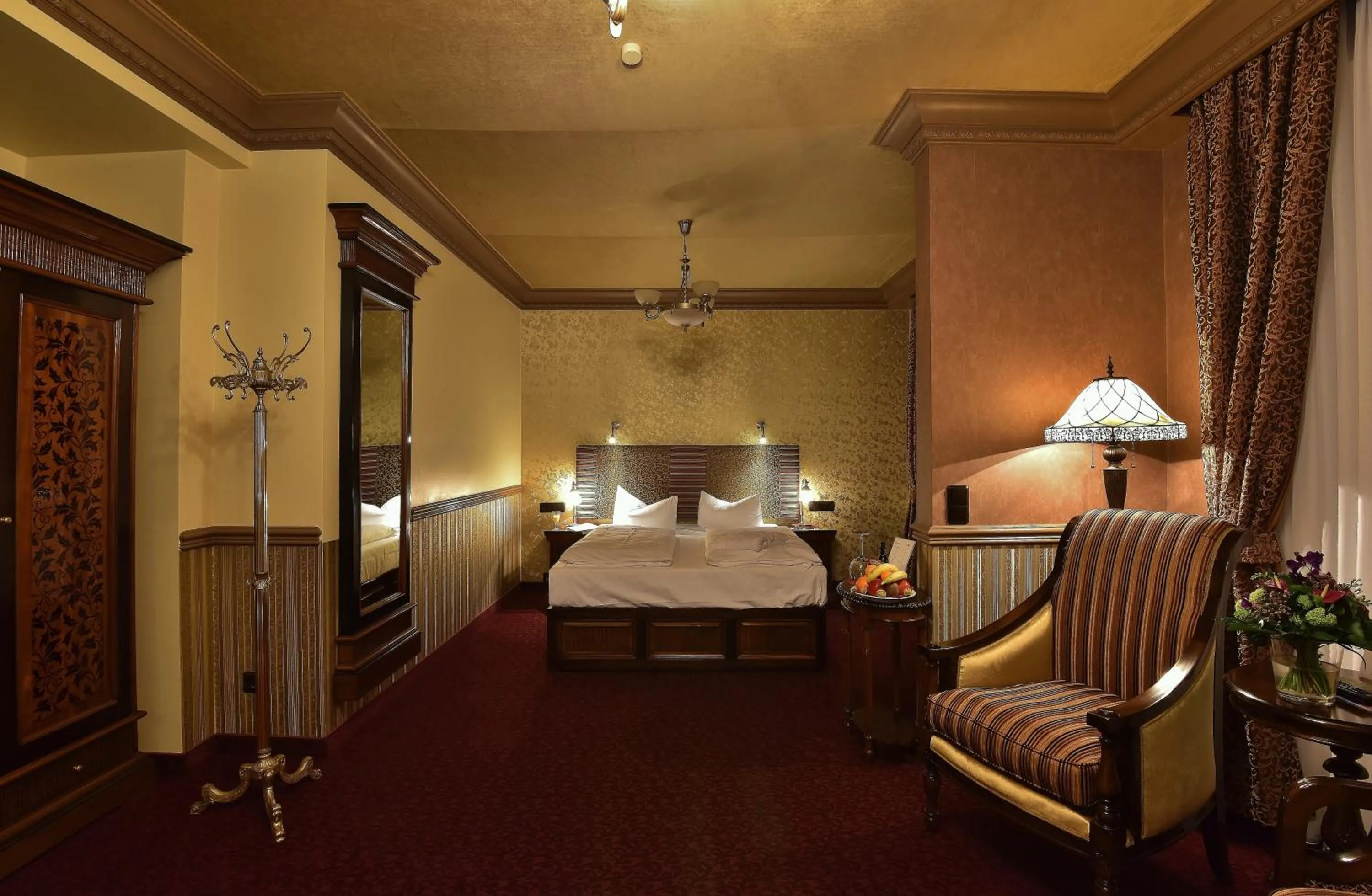 Photo of the whole room, Bed in Myer's Hotel Berlin