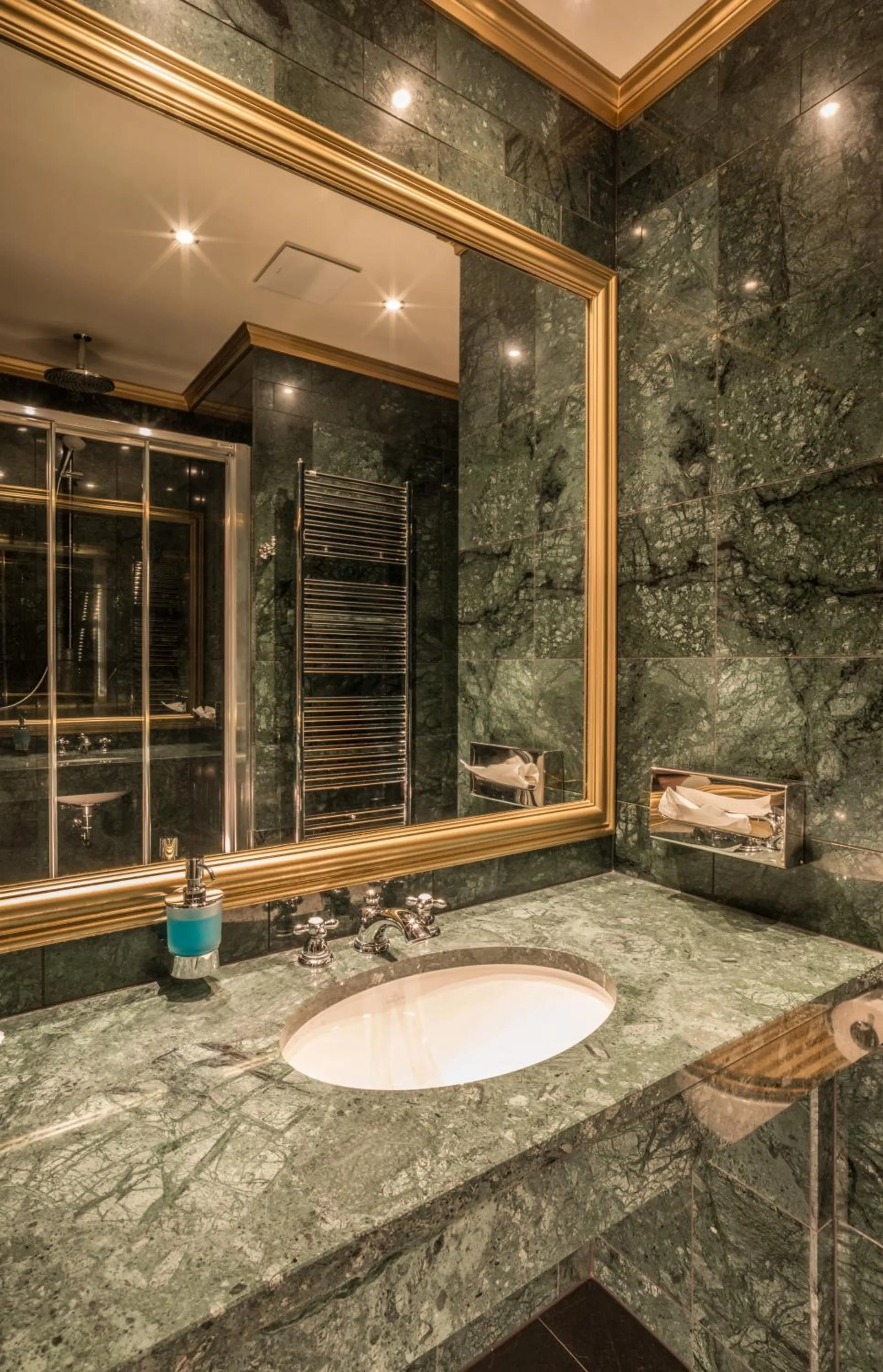 Bathroom in Myer's Hotel Berlin