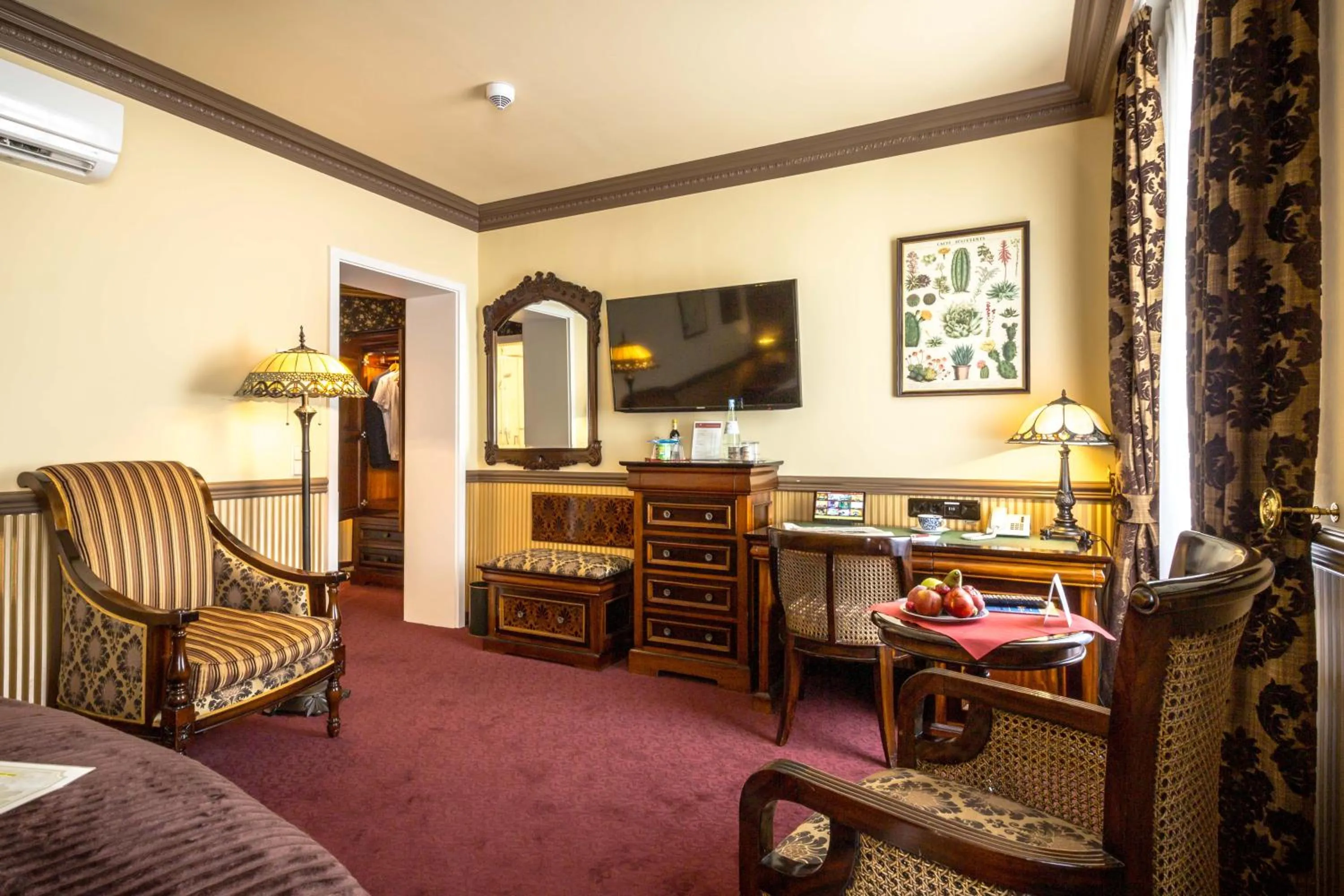 Photo of the whole room in Myer's Hotel Berlin