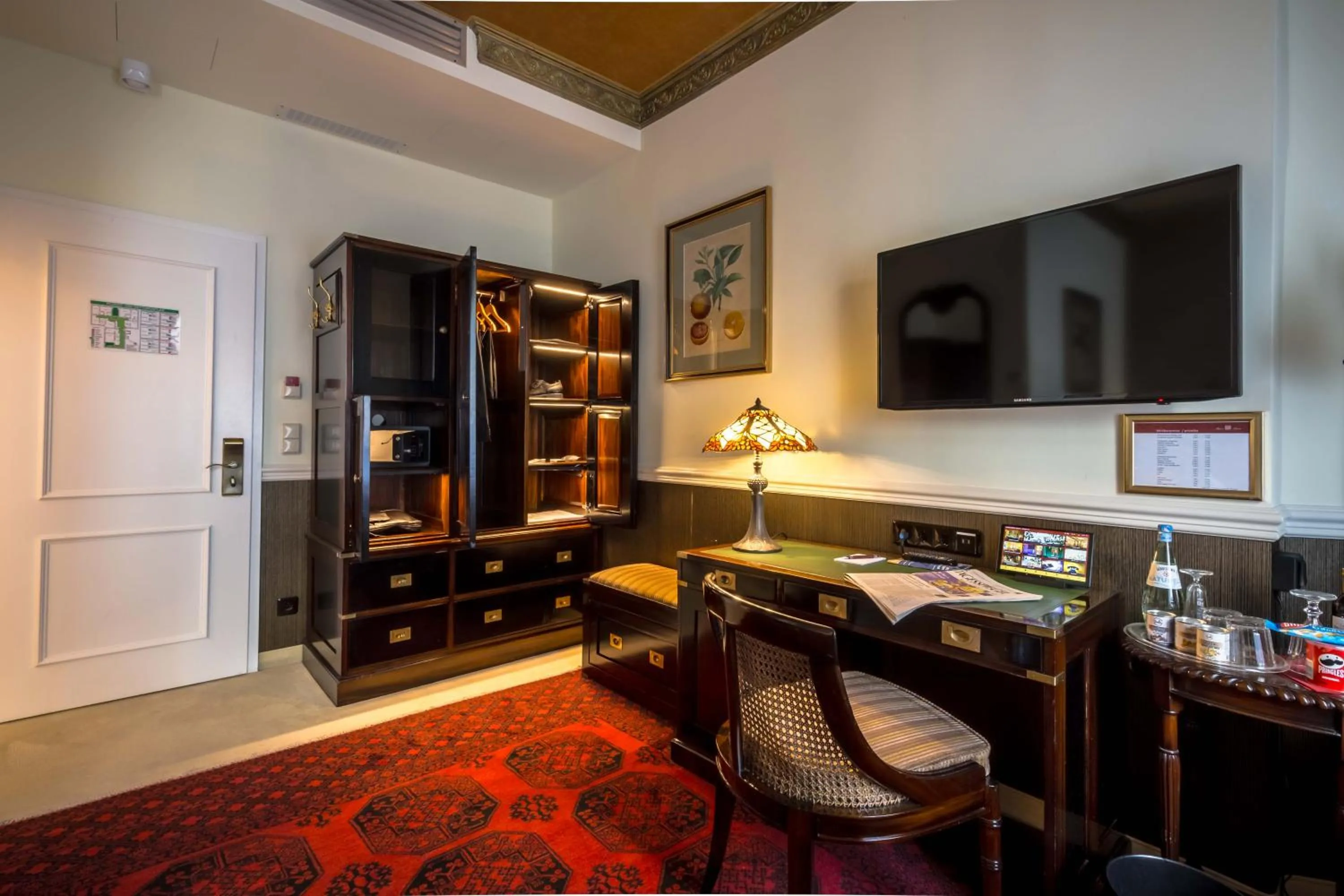 Photo of the whole room in Myer's Hotel Berlin