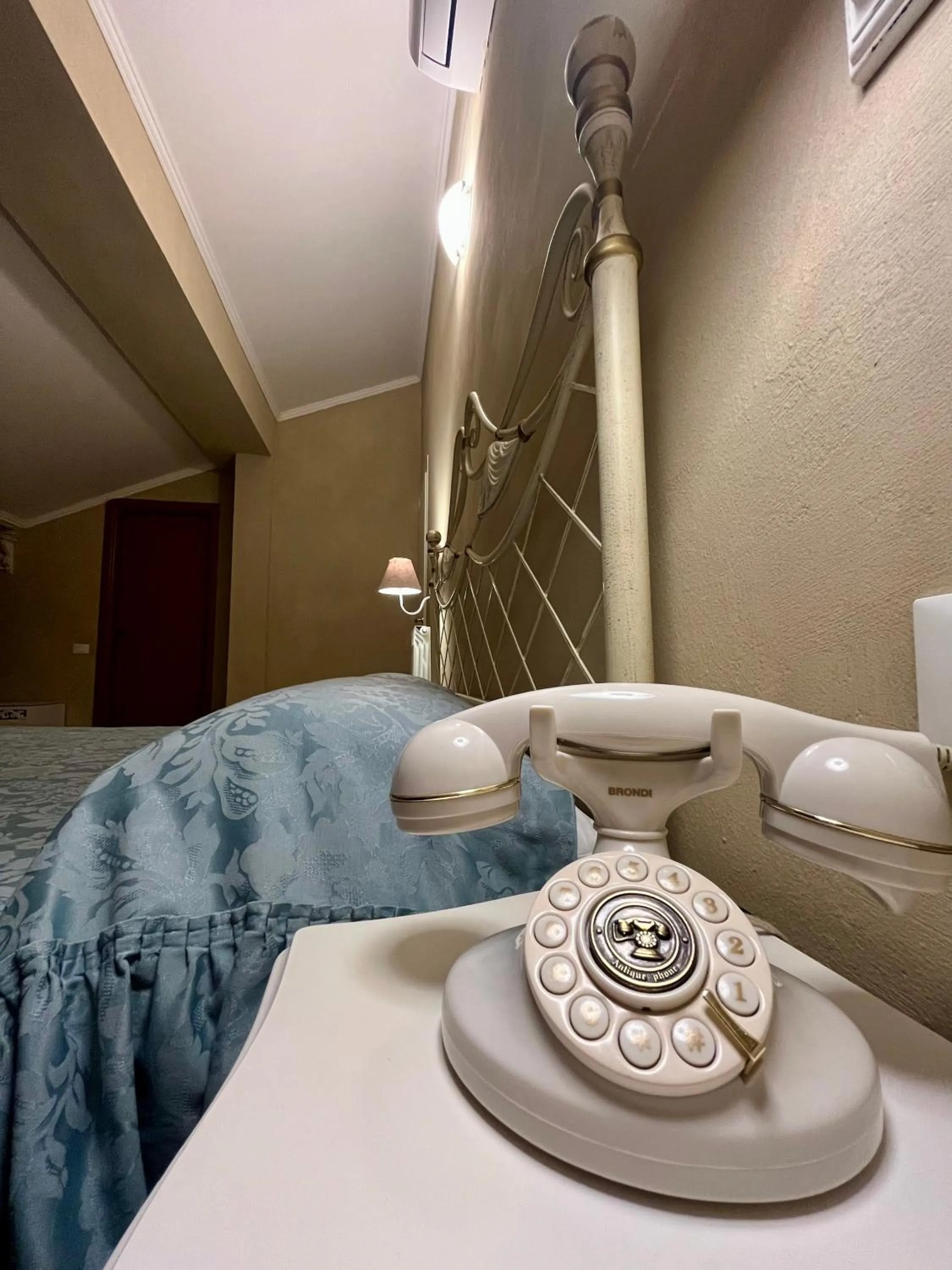 Bed in Boutique Hotel Calais Milano