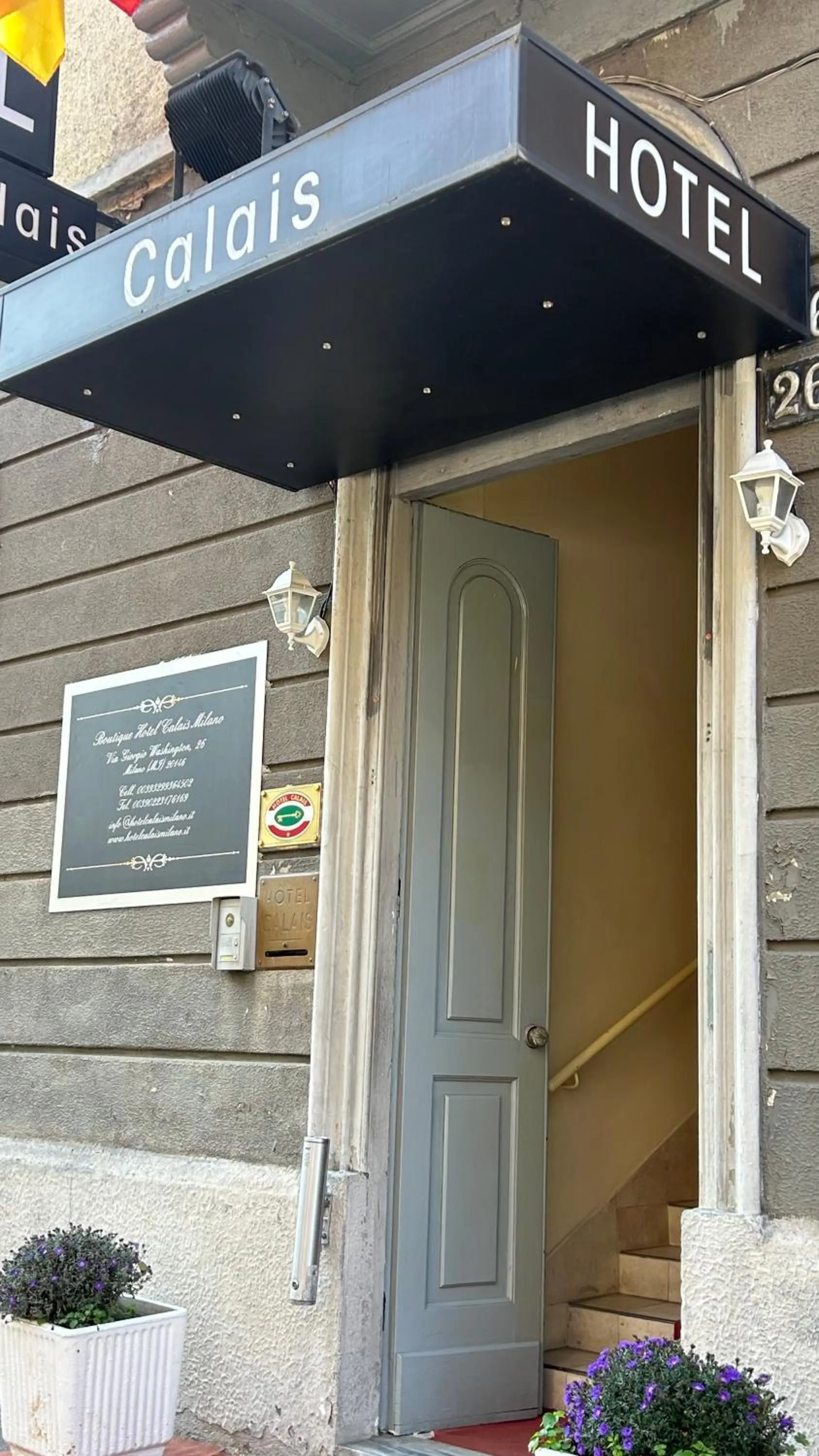 Property building in Boutique Hotel Calais Milano