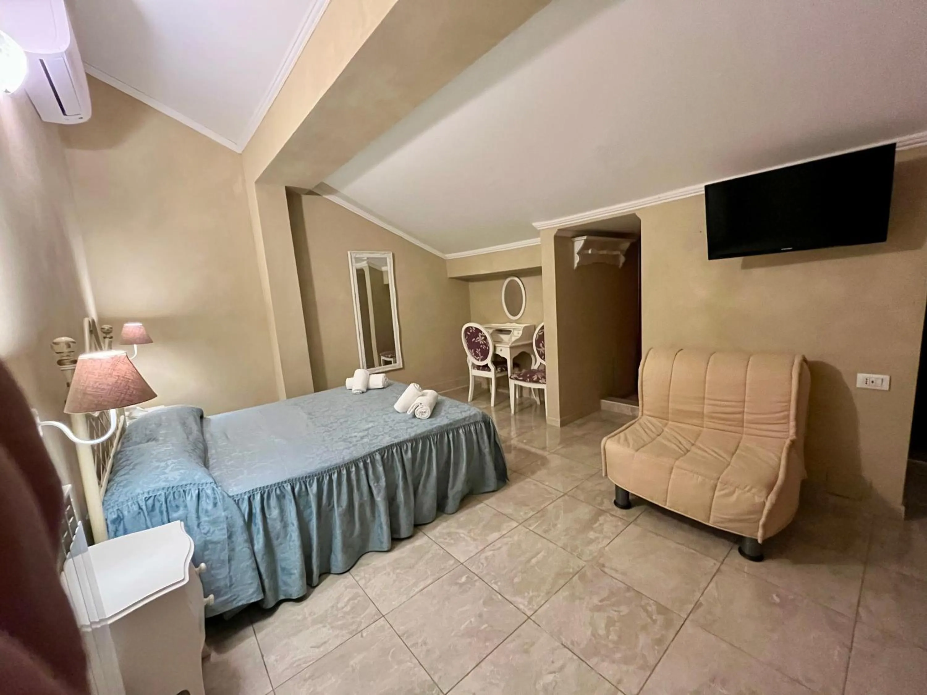 Bed in Boutique Hotel Calais Milano