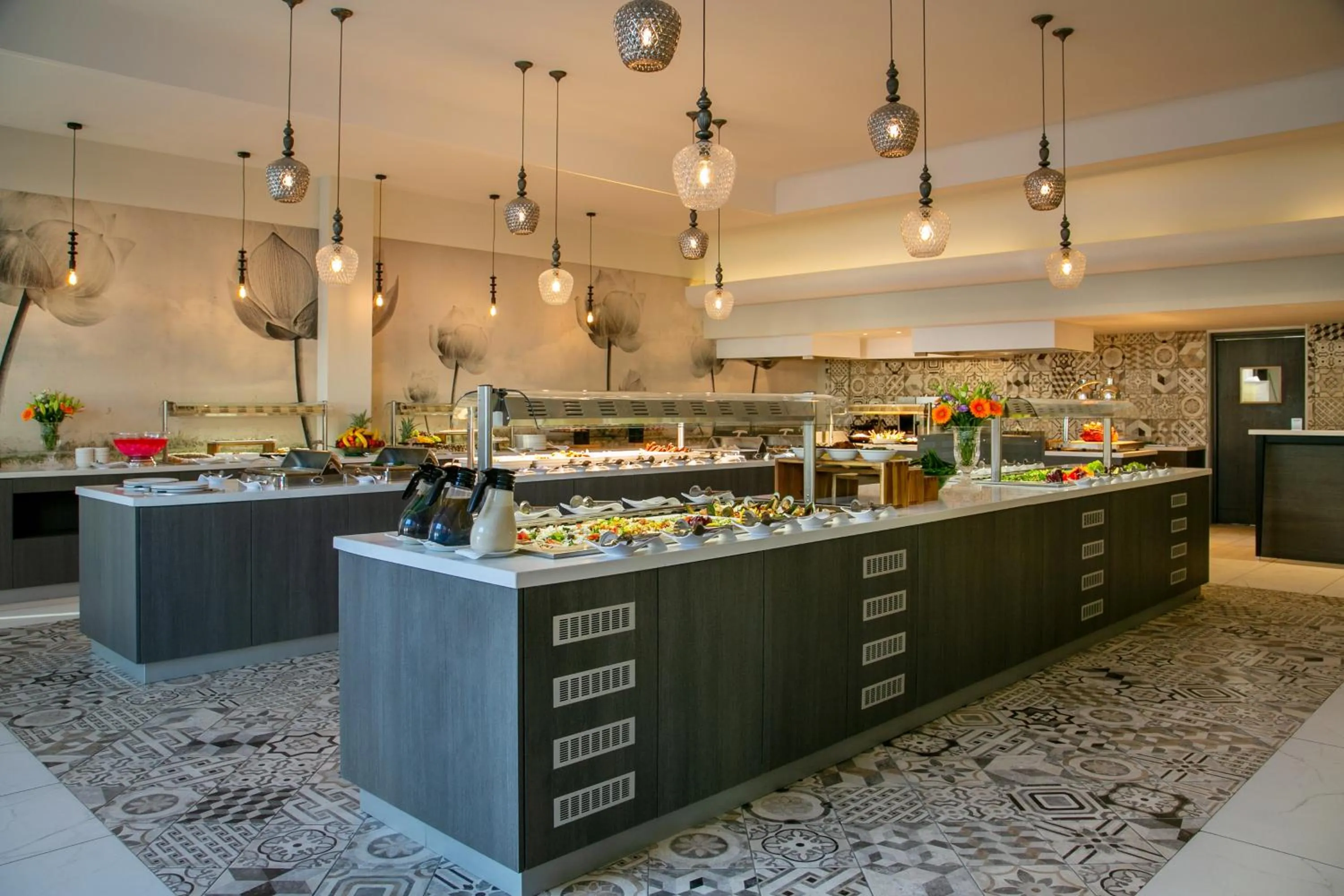 Restaurant/places to eat in Vangelis Hotel & Suites