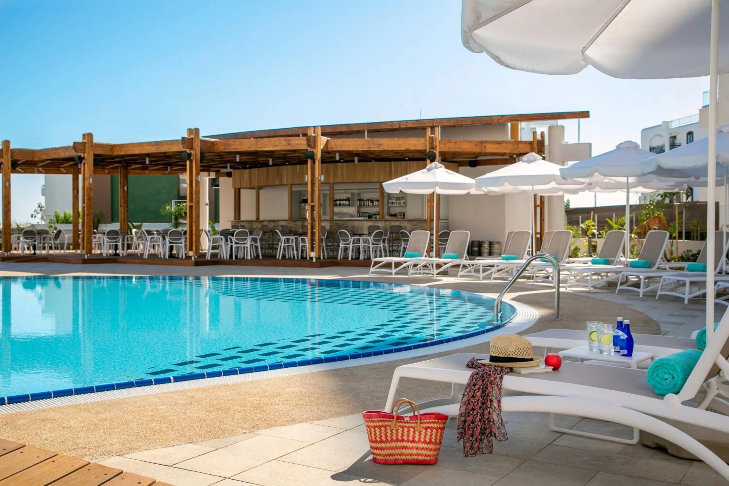 Restaurant/places to eat in Vangelis Hotel & Suites