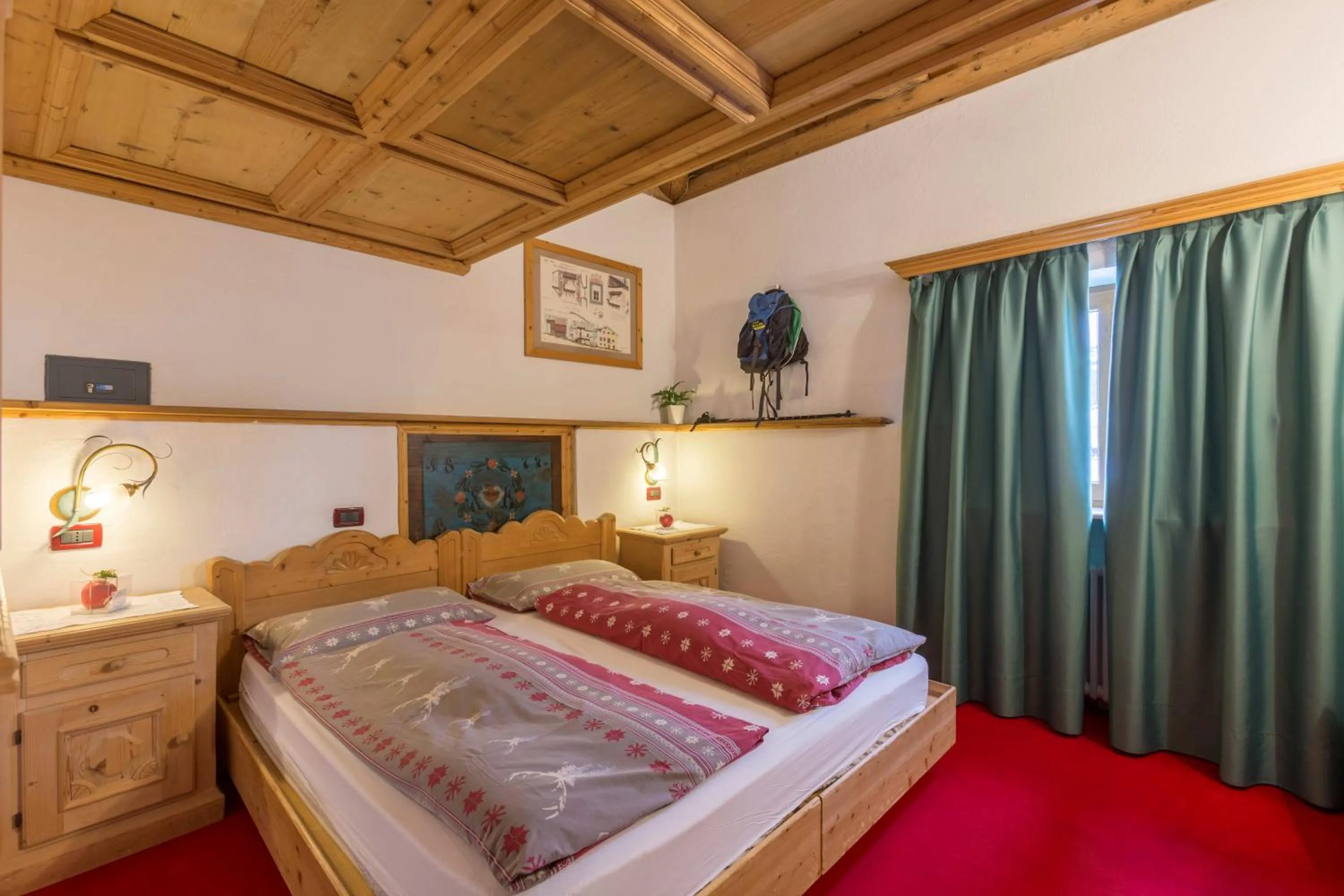 Bed in Historic Hotel Ristorante La Stua