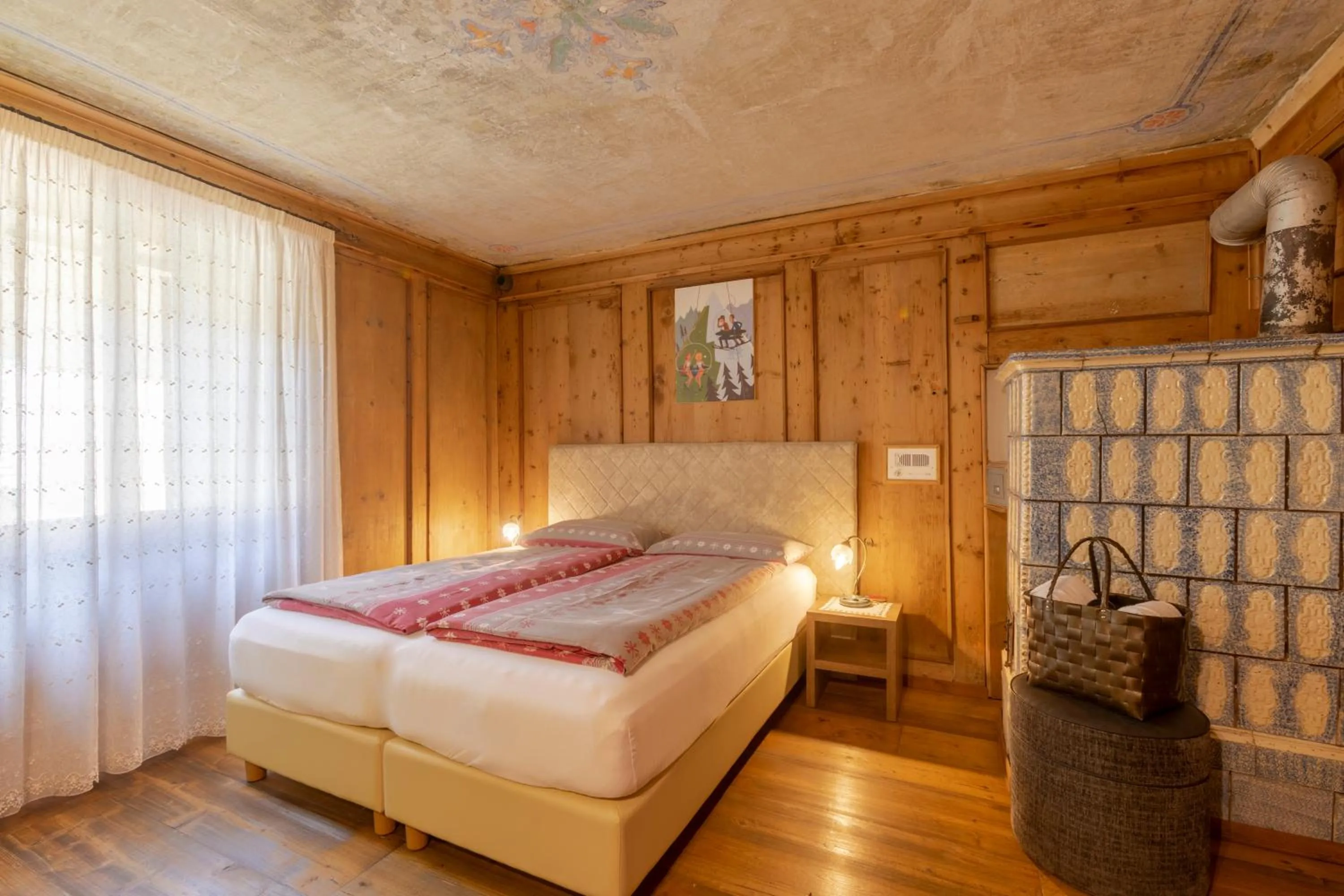 Bed in Historic Hotel Ristorante La Stua