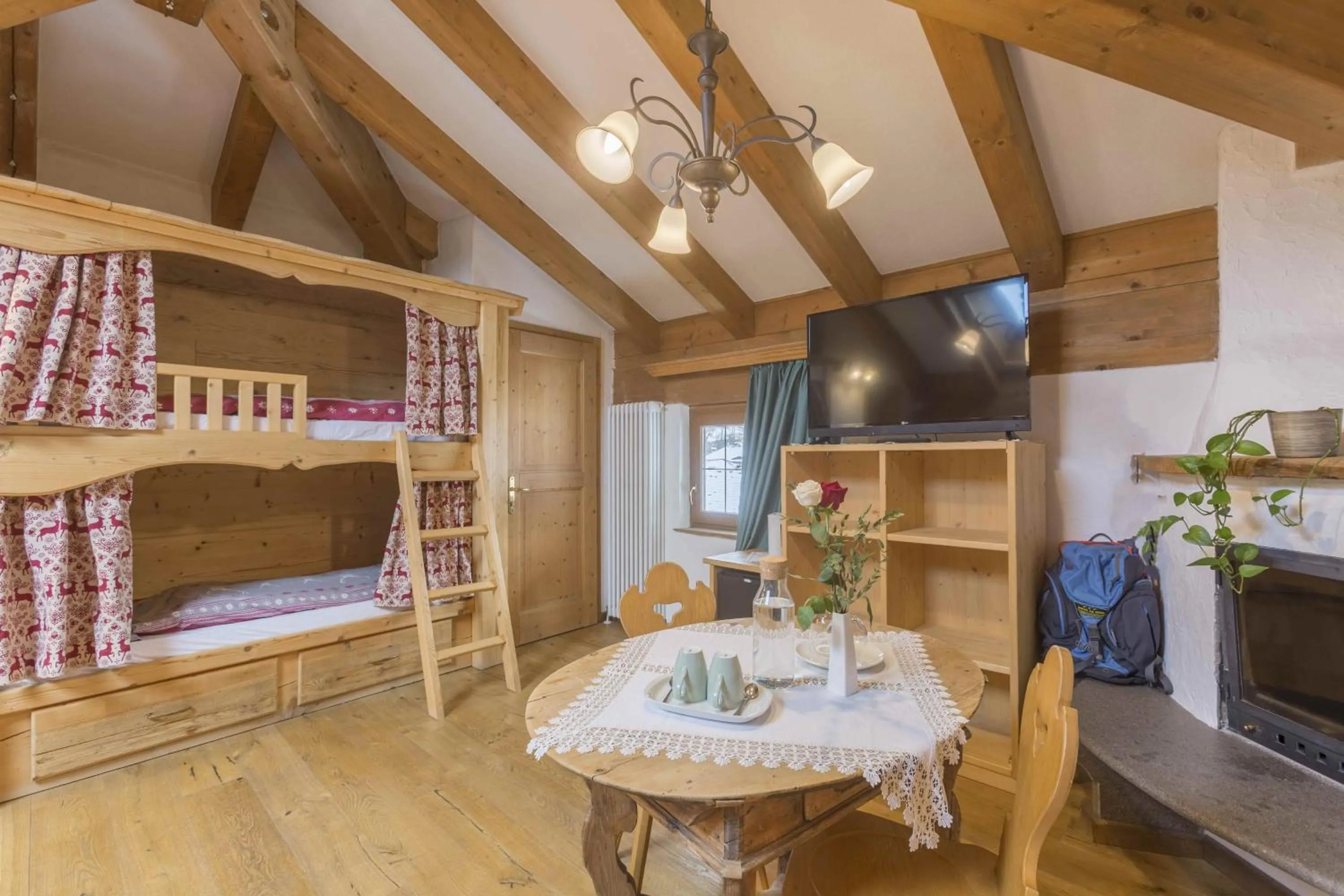 Bed in Historic Hotel Ristorante La Stua