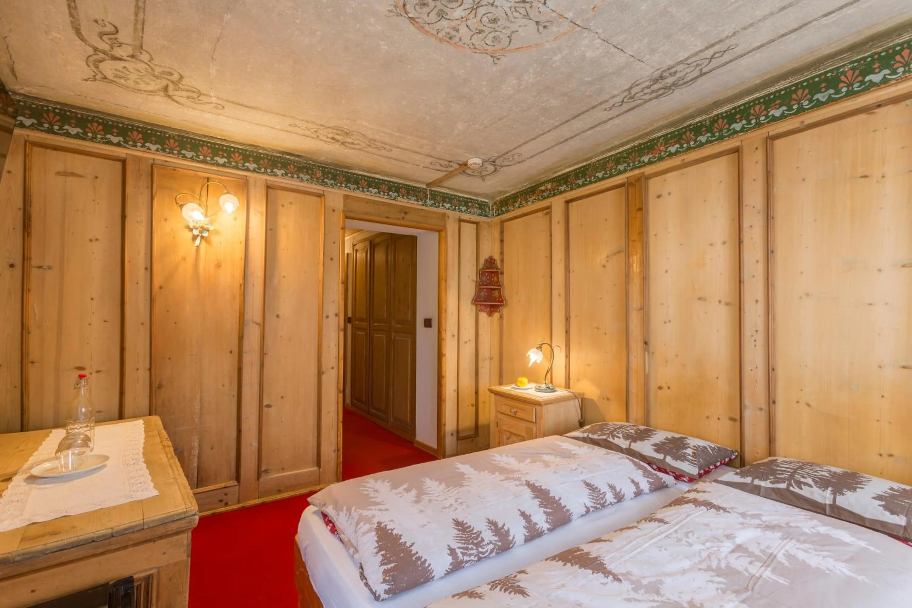 Bed in Historic Hotel Ristorante La Stua