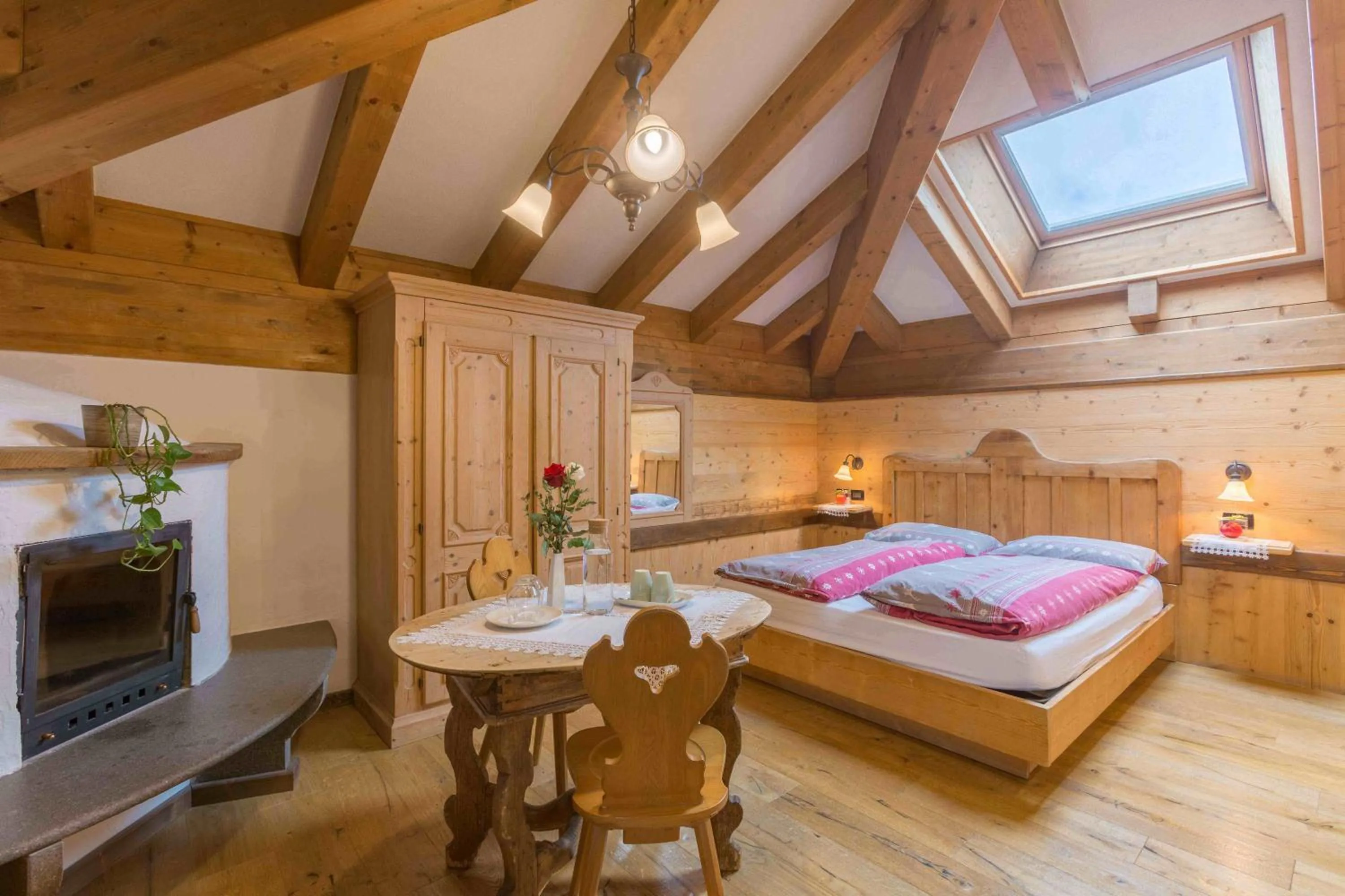 Bed in Historic Hotel Ristorante La Stua