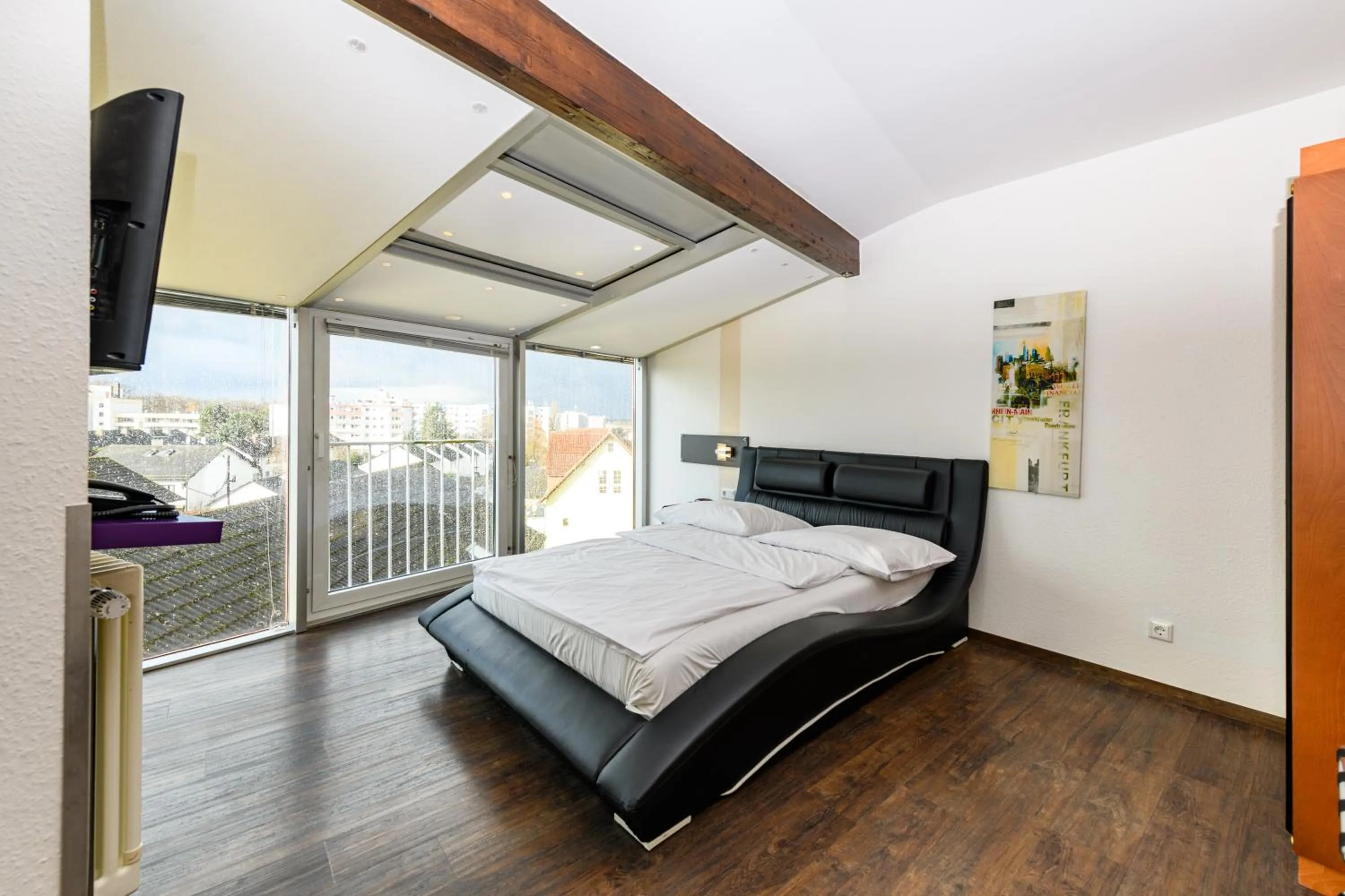 Bed in Turmhotel Rhein-Main