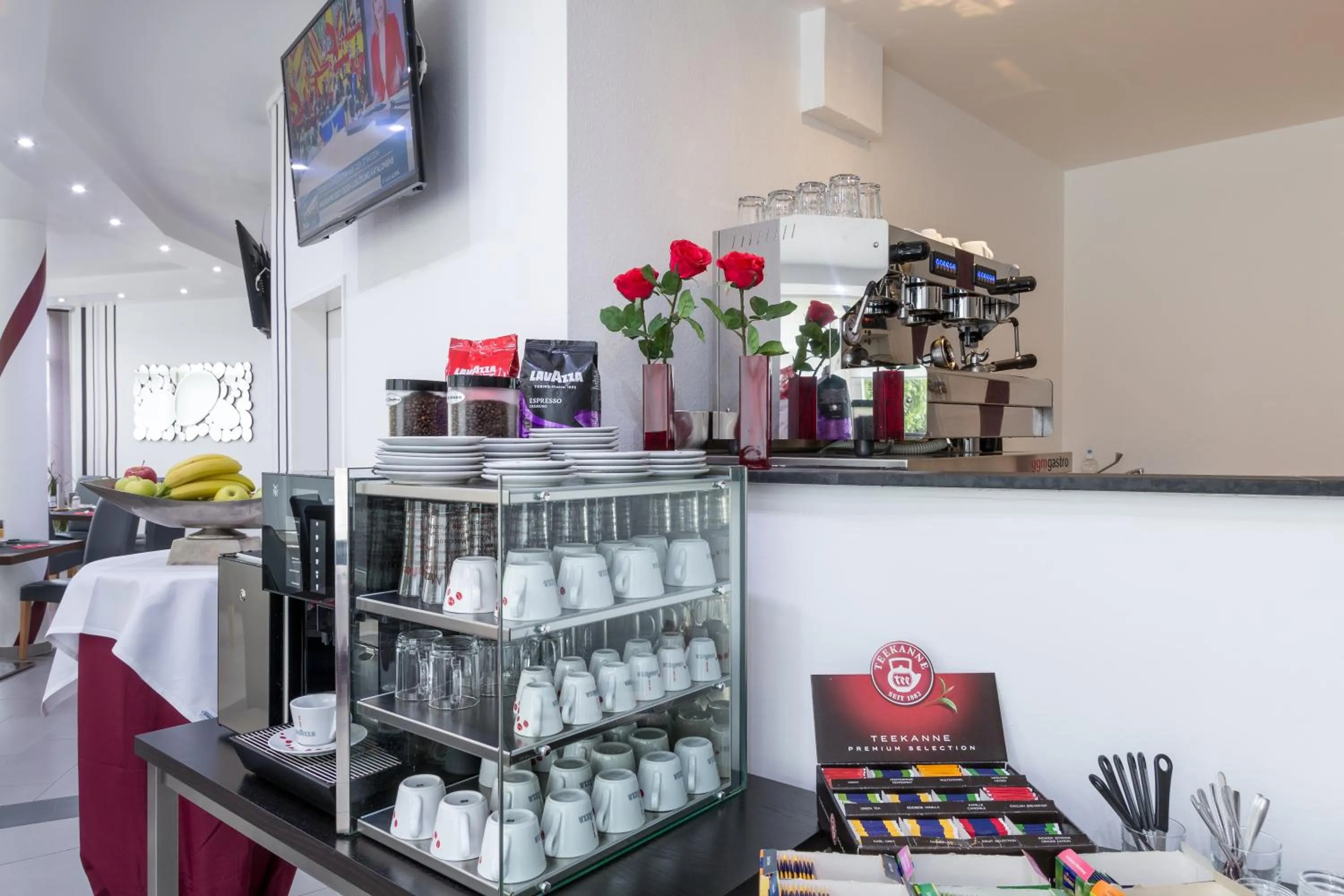 Buffet breakfast in Turmhotel Rhein-Main