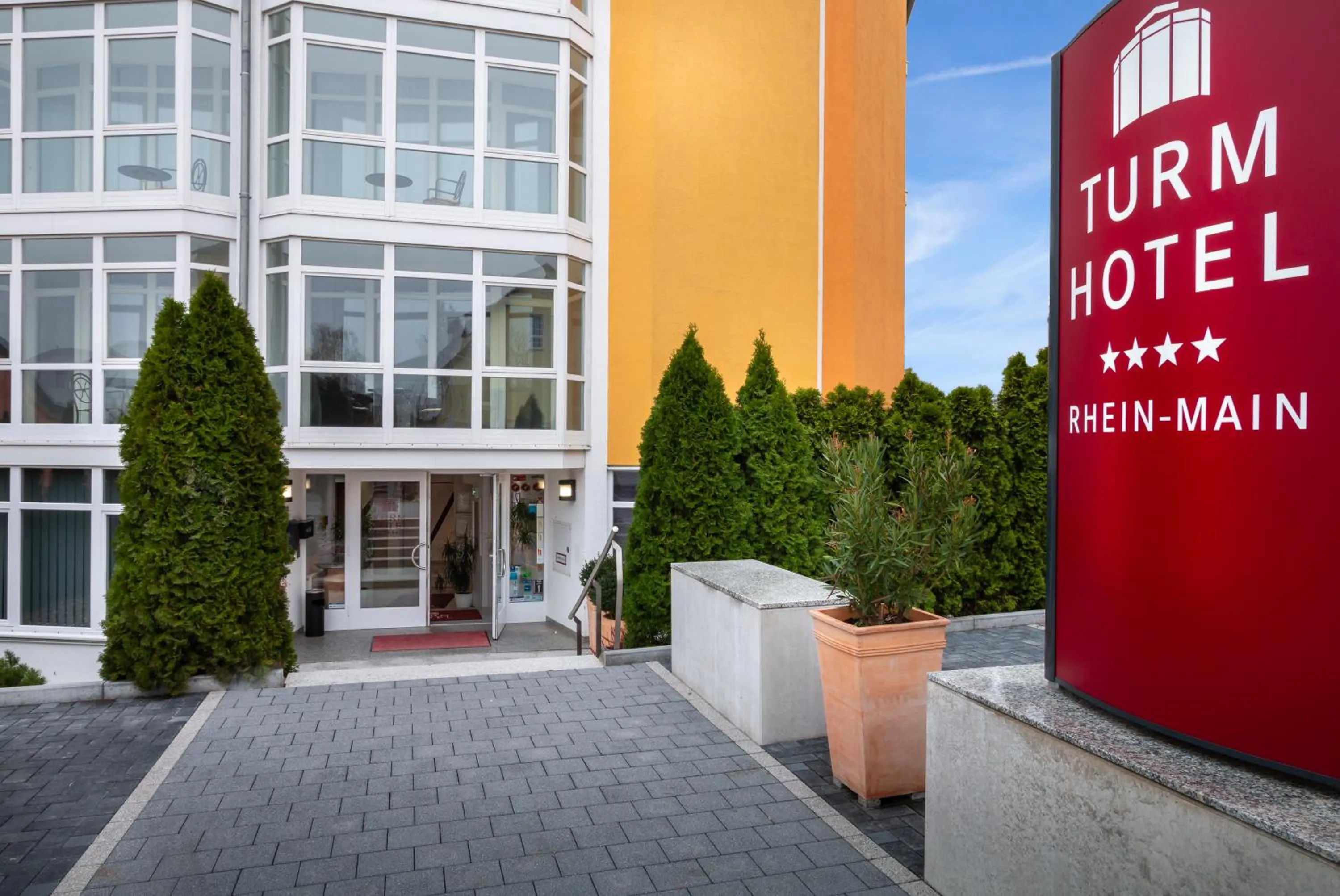 Facade/entrance in Turmhotel Rhein-Main
