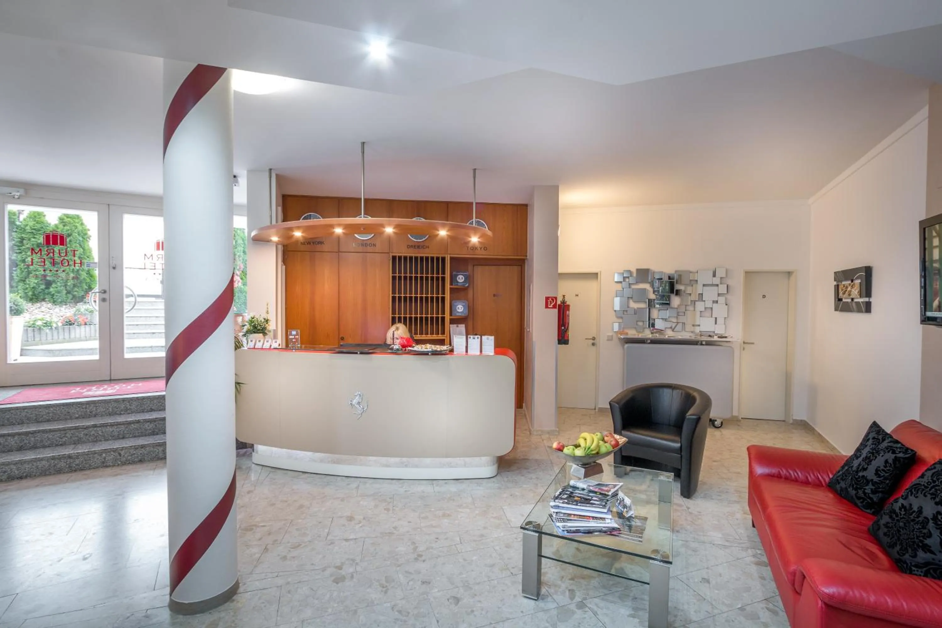 Lobby or reception in Turmhotel Rhein-Main