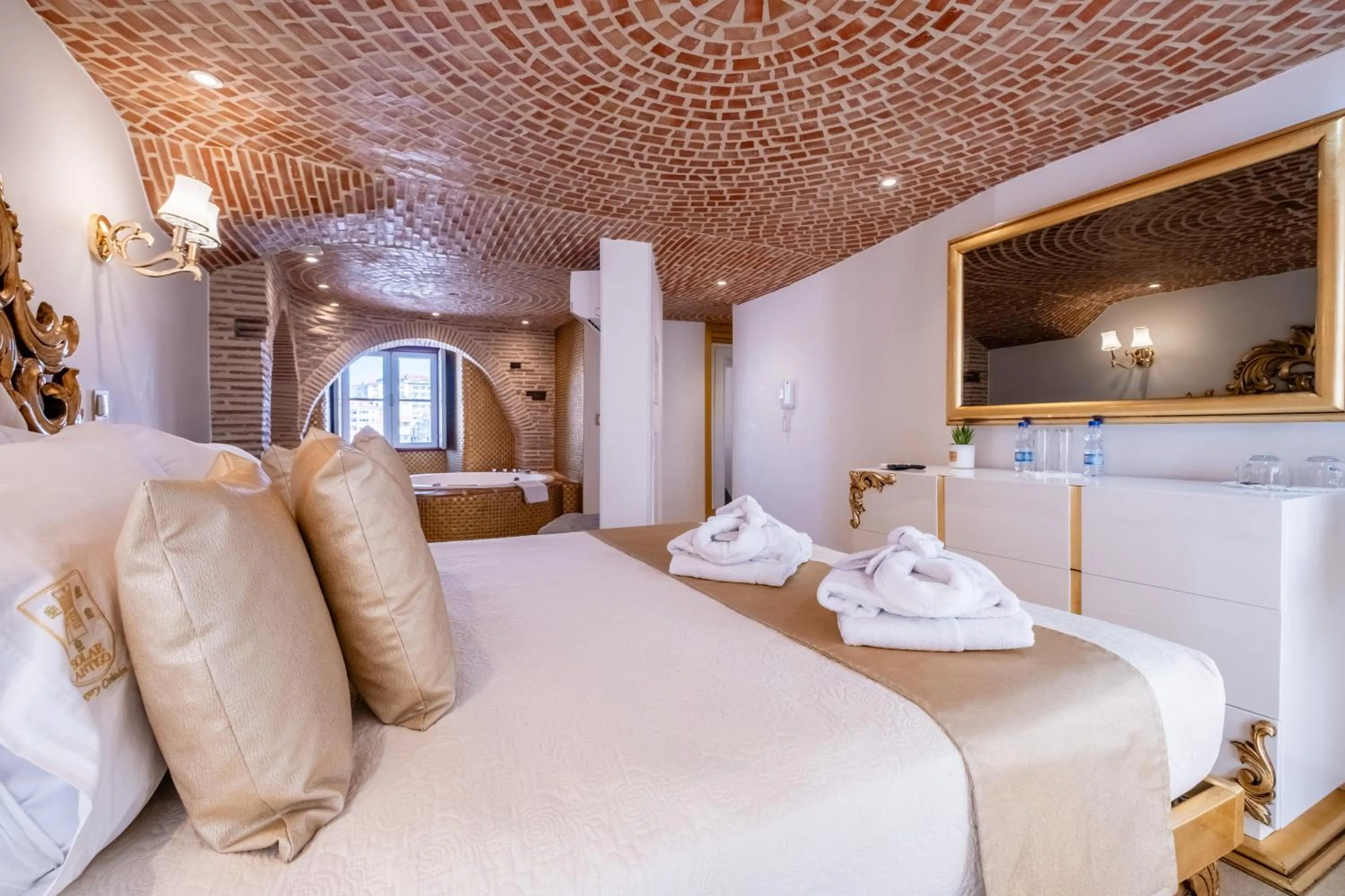 Bed in Solar Antigo Luxury Coimbra