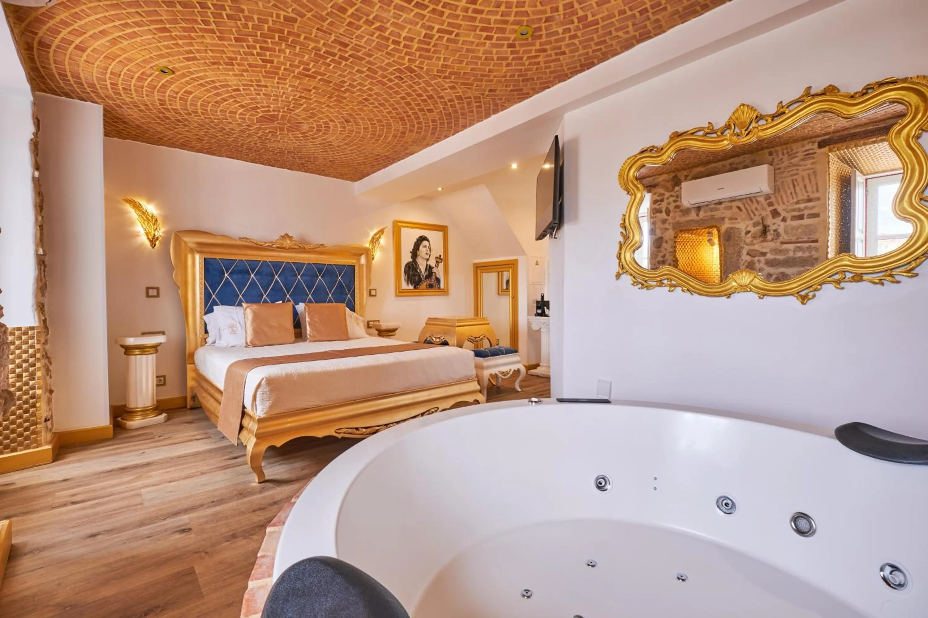 Bed in Solar Antigo Luxury Coimbra