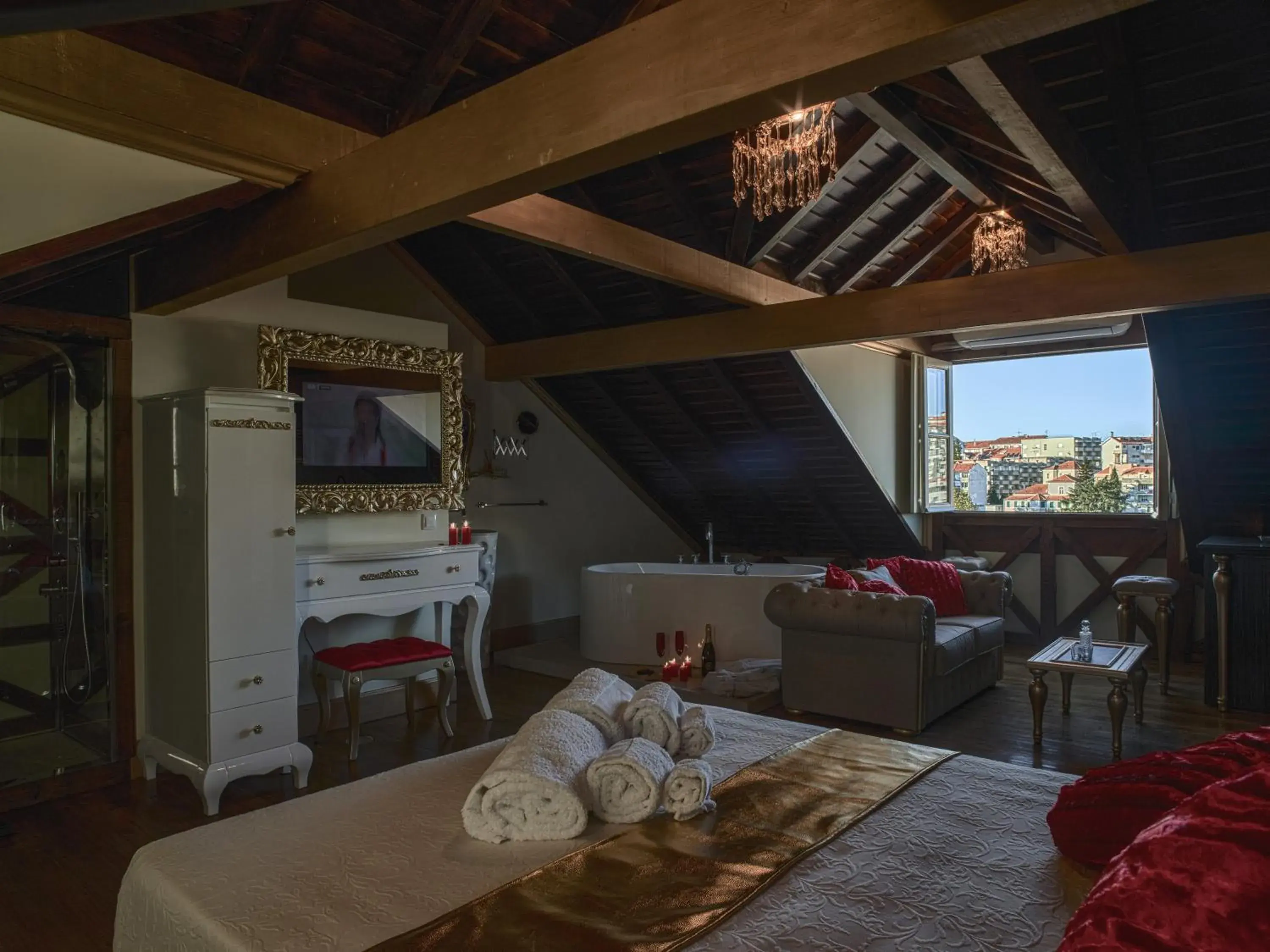 Bed in Solar Antigo Luxury Coimbra Bed in Solar Antigo Luxury Coimbra