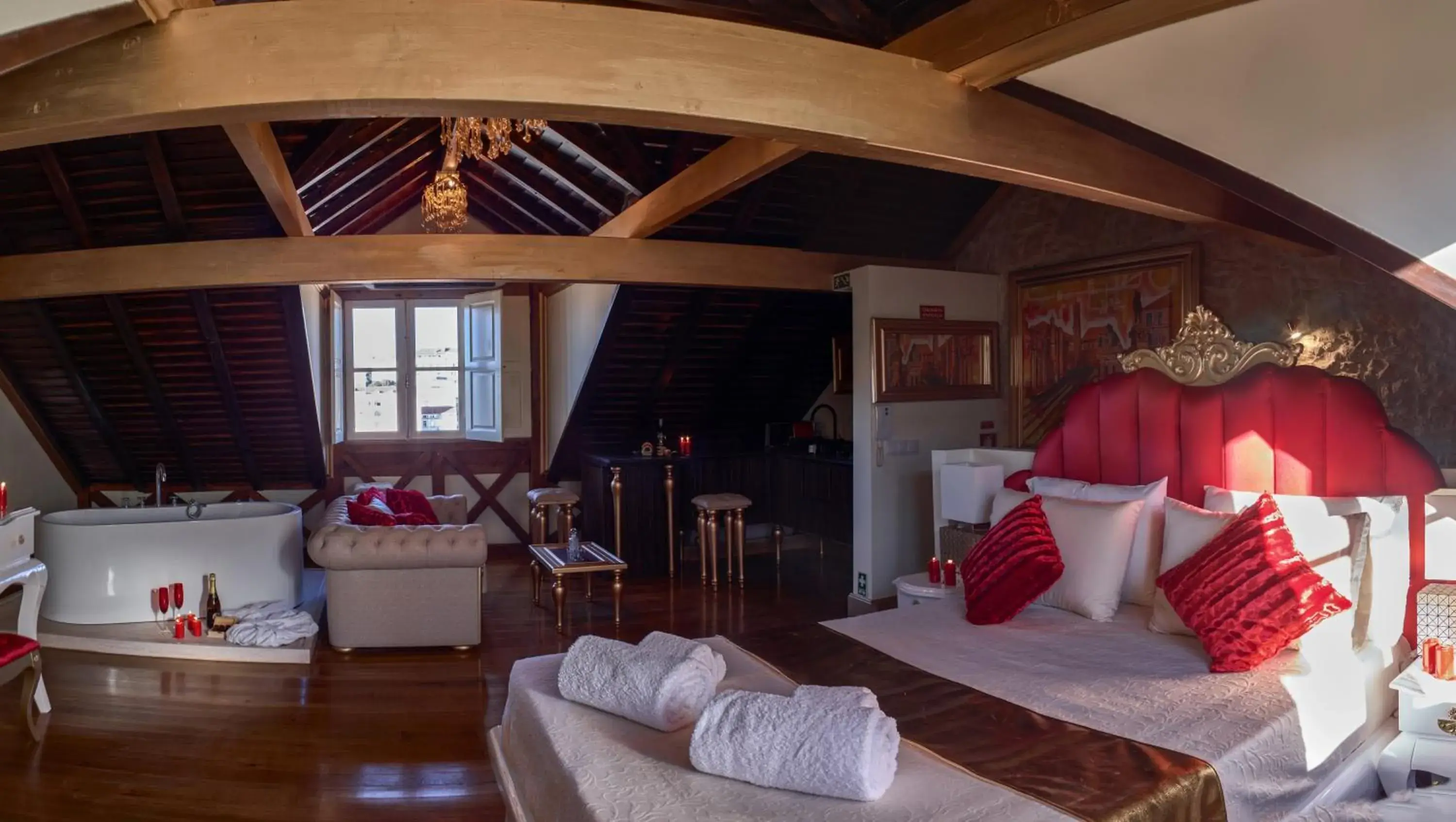 Bed in Solar Antigo Luxury Coimbra Bed in Solar Antigo Luxury Coimbra