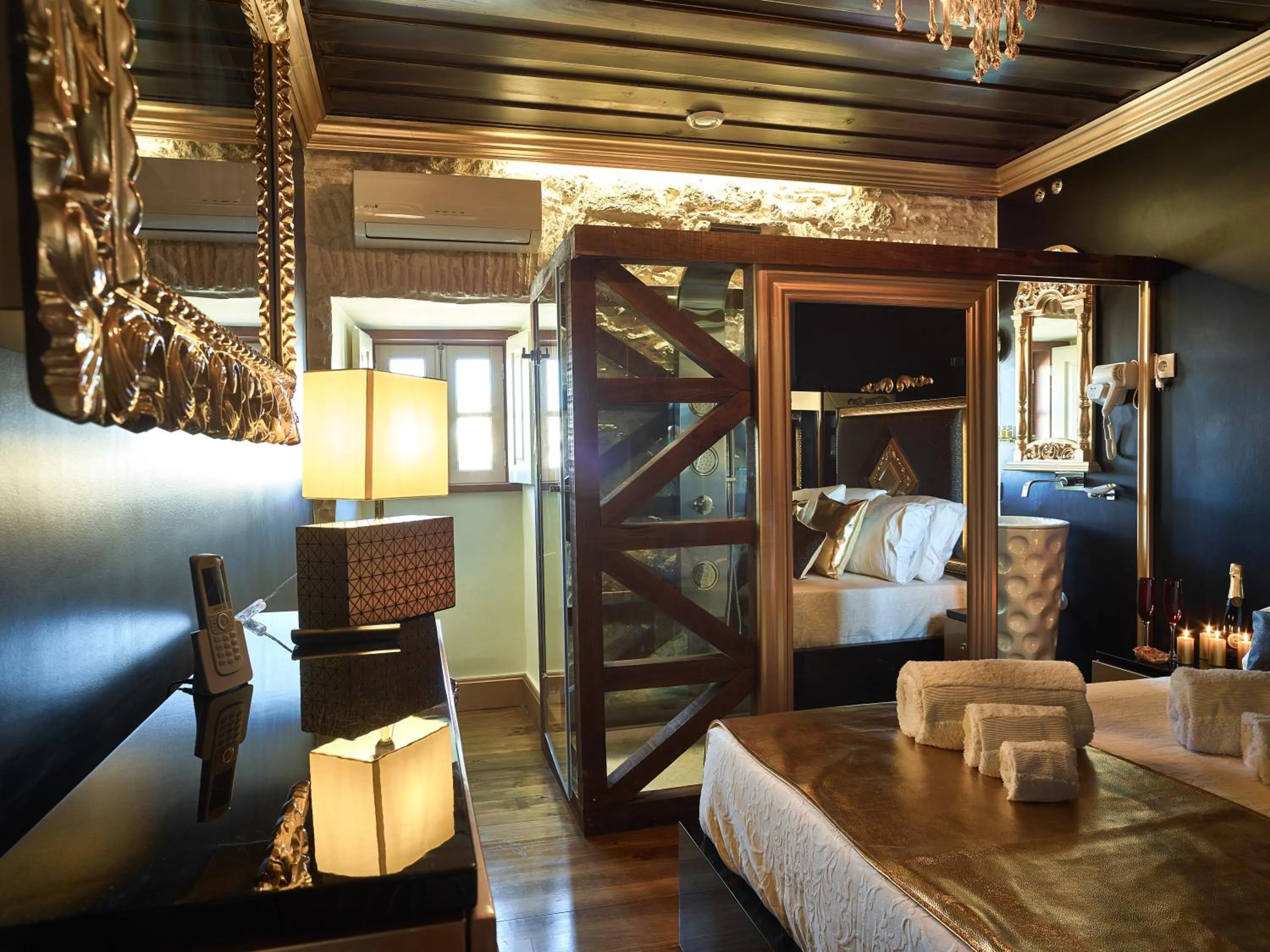 Bed in Solar Antigo Luxury Coimbra