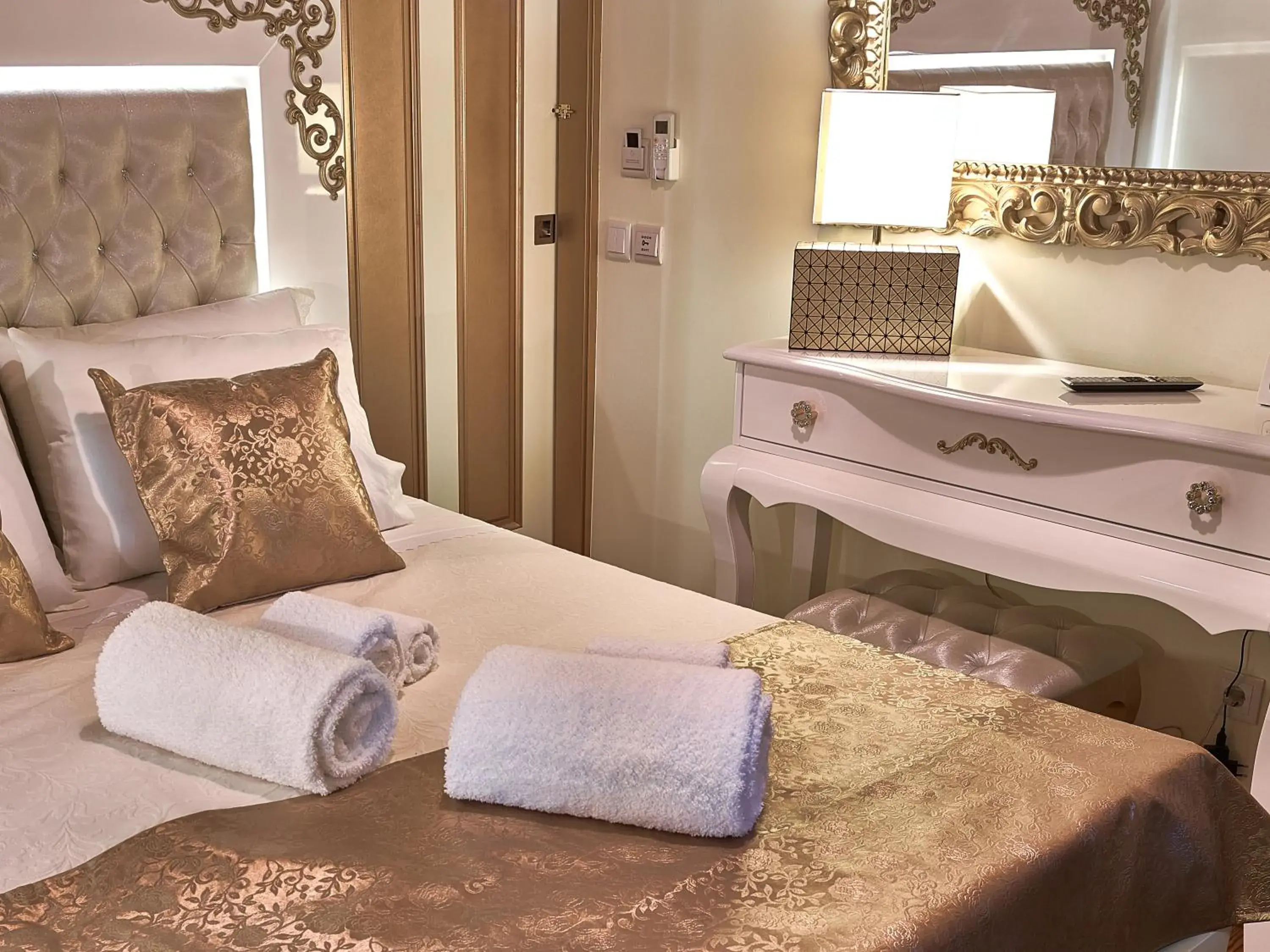 Bed in Solar Antigo Luxury Coimbra Bed in Solar Antigo Luxury Coimbra