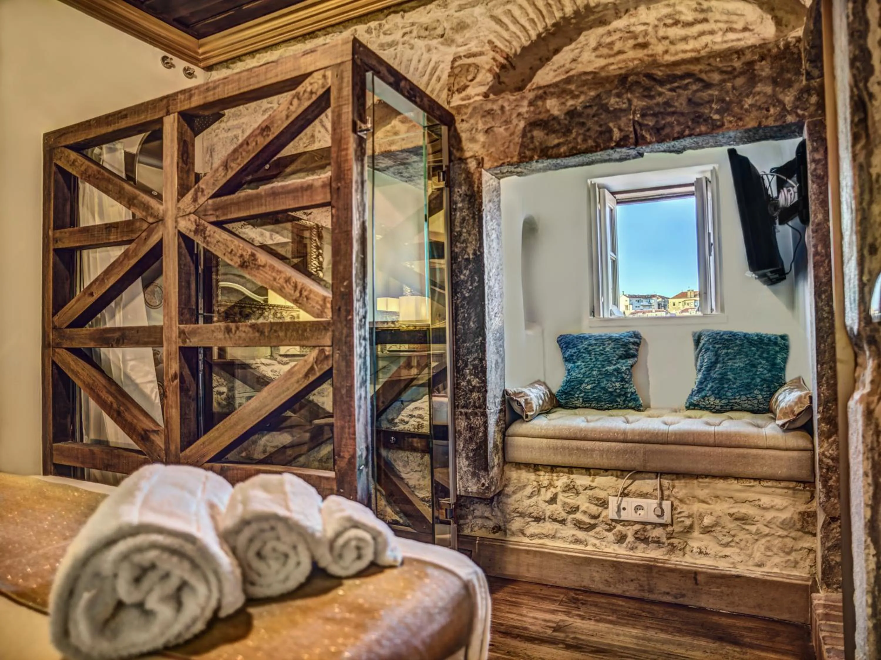 Bed in Solar Antigo Luxury Coimbra