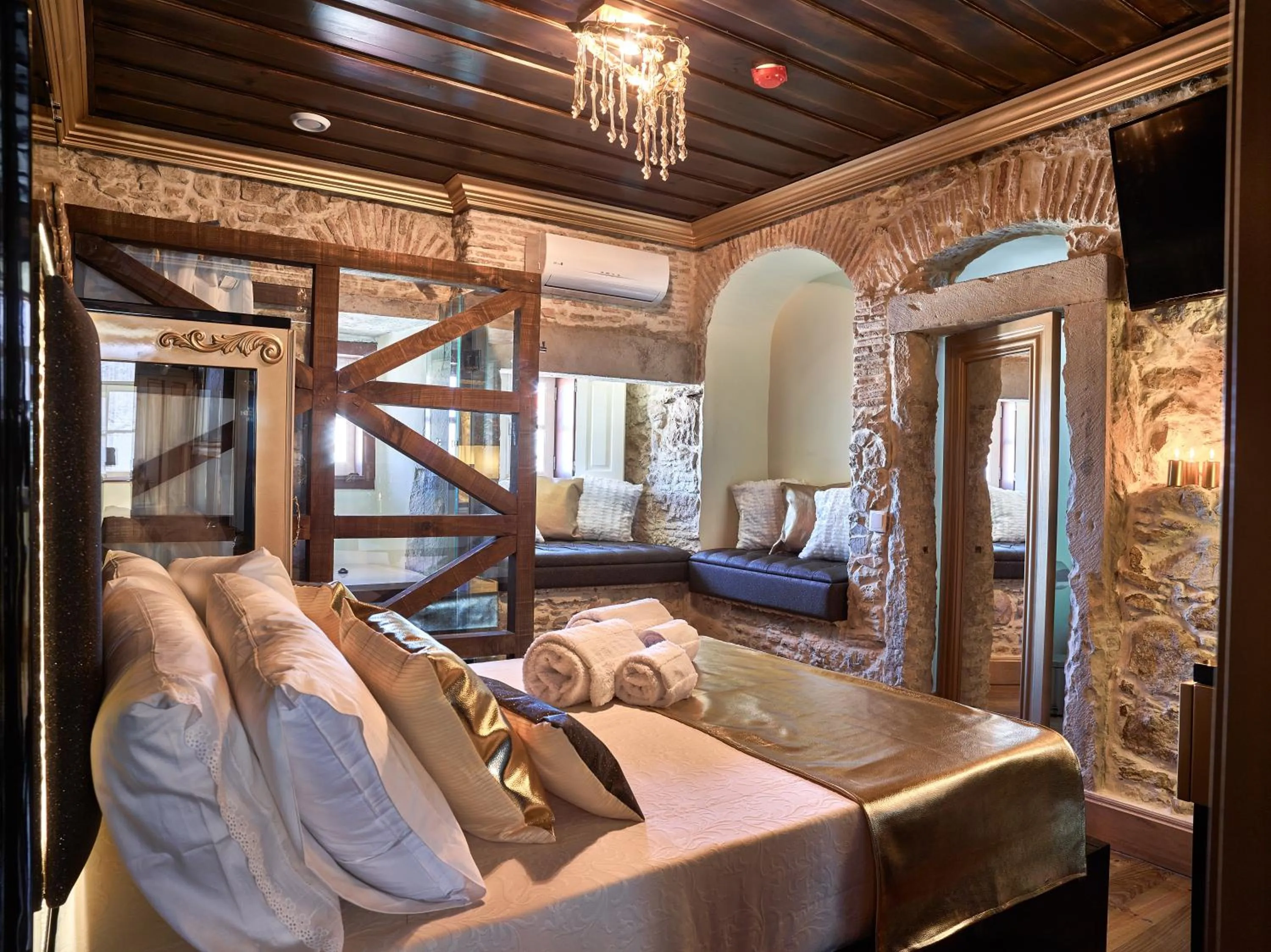 Bed in Solar Antigo Luxury Coimbra