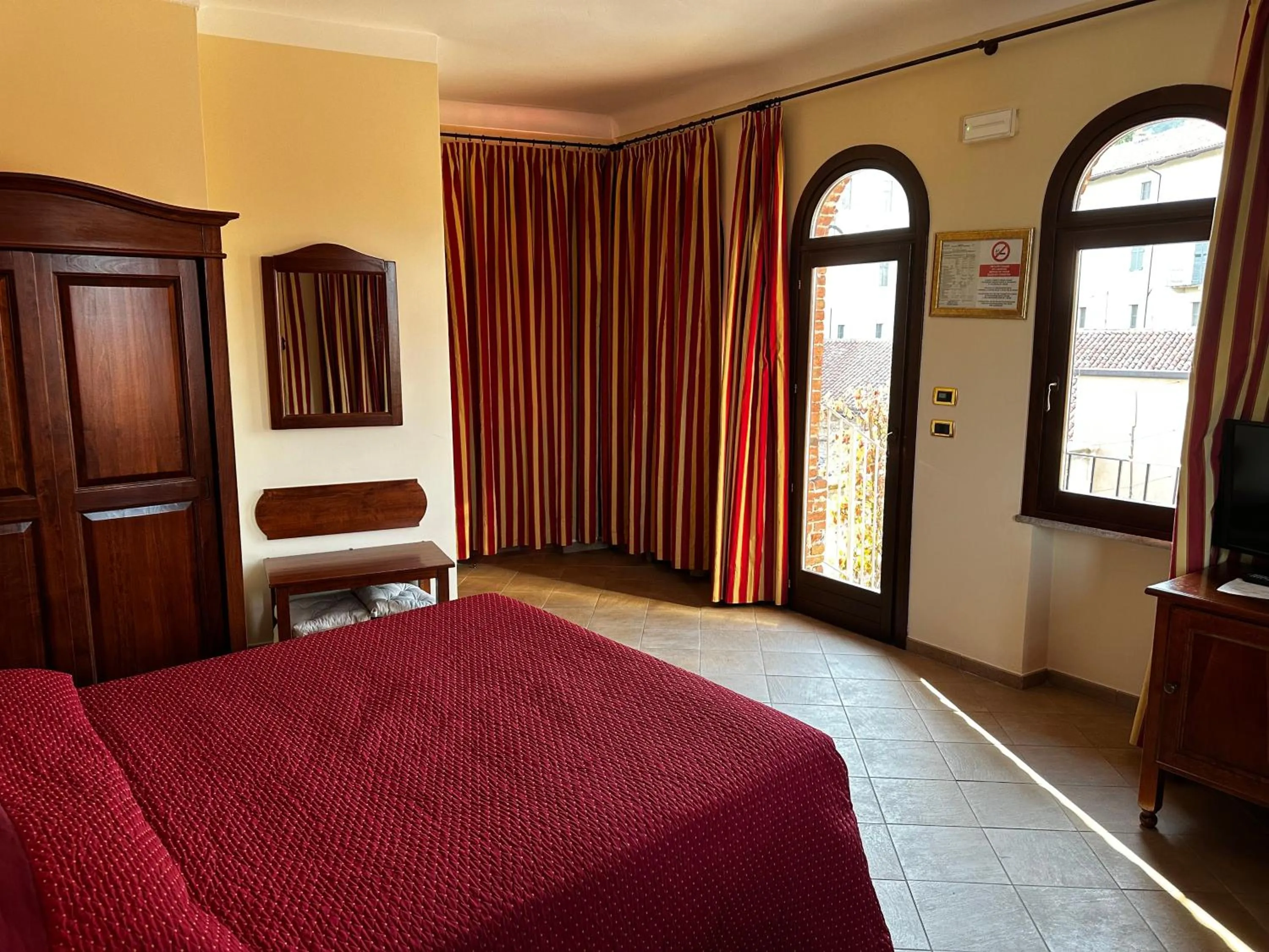 TV and multimedia, Bed in Villa Soleil