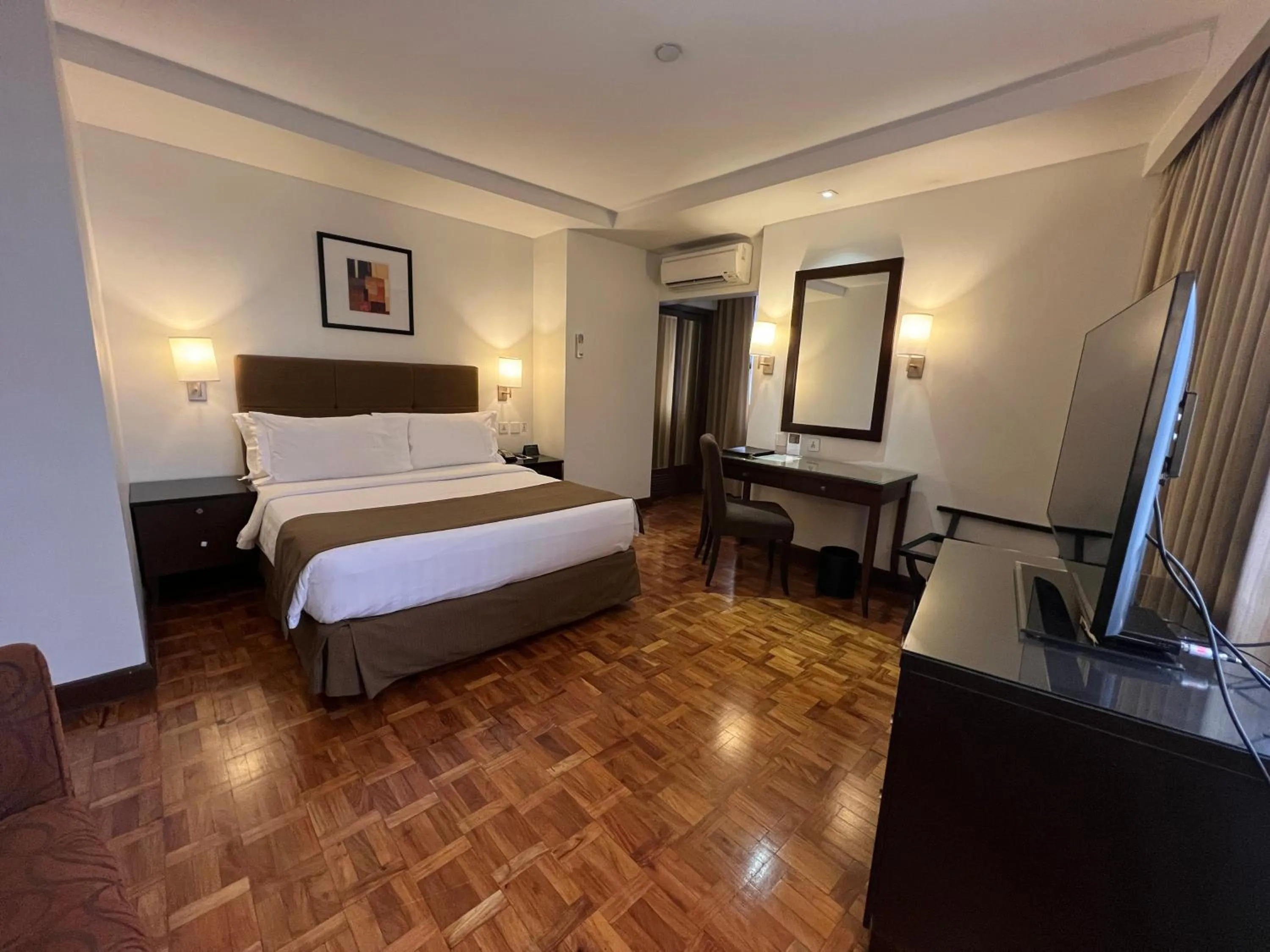 Bedroom, Bed in City Garden Hotel Makati