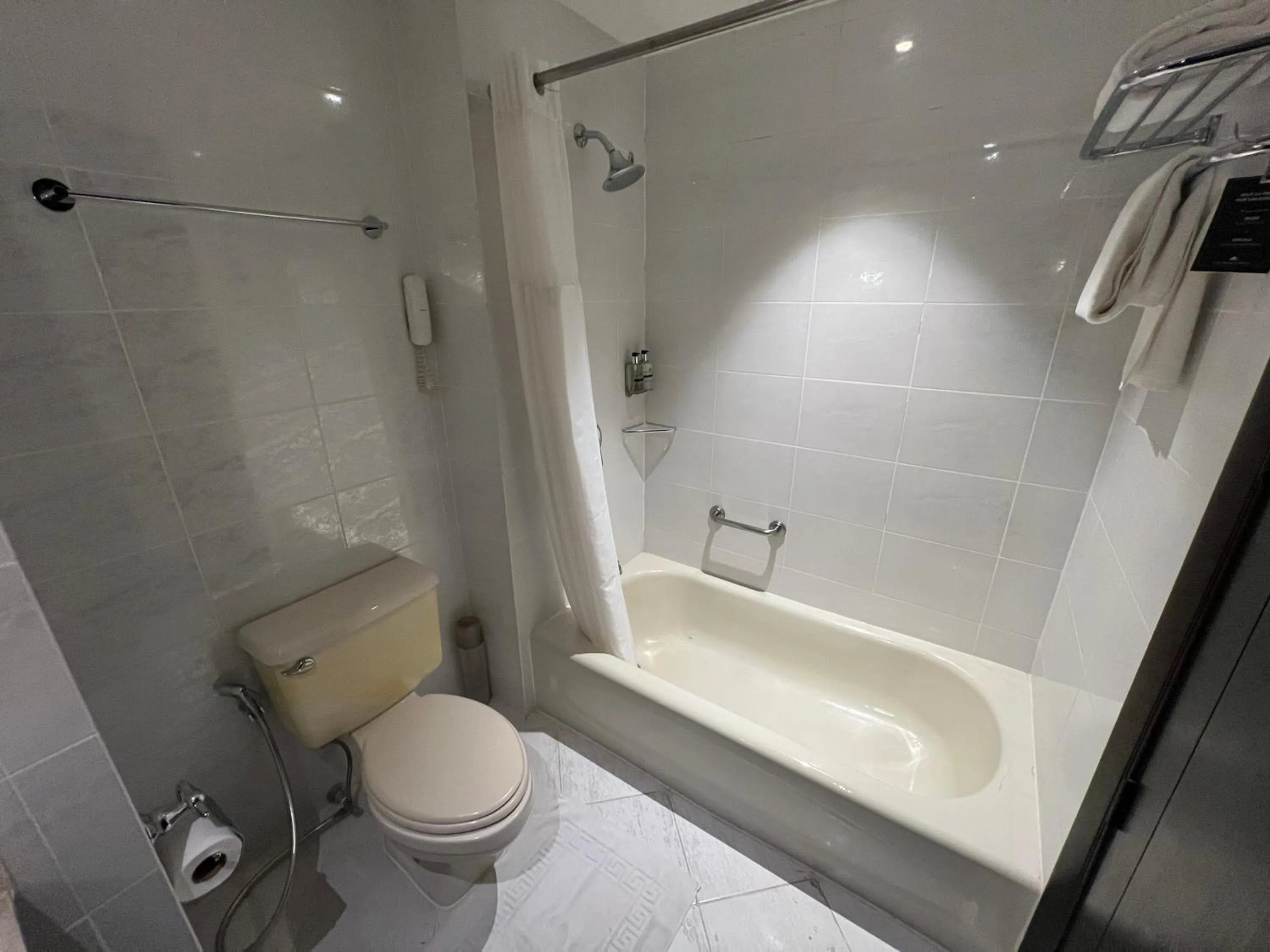 Bed in City Garden Hotel Makati