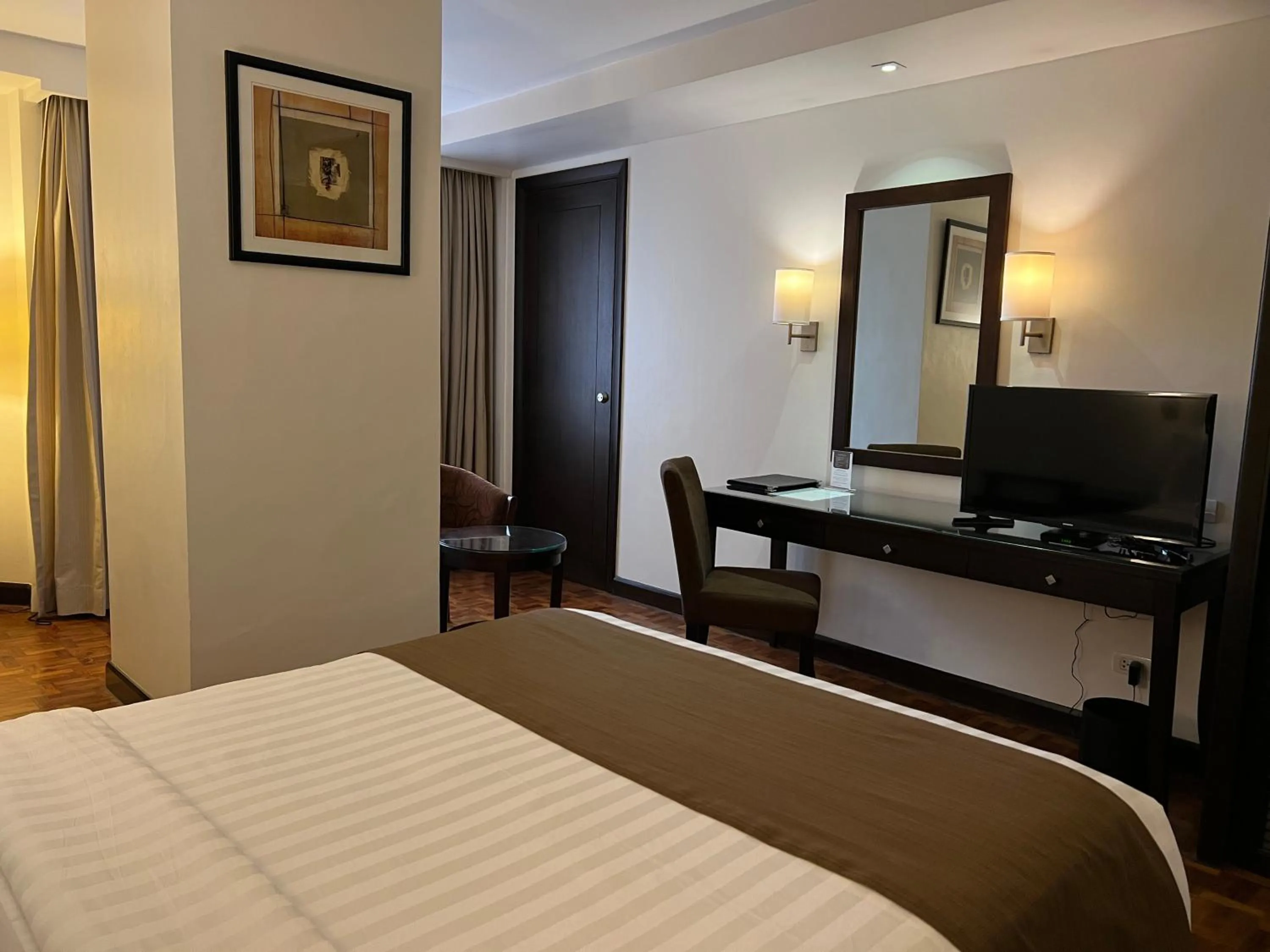 Bed in City Garden Hotel Makati