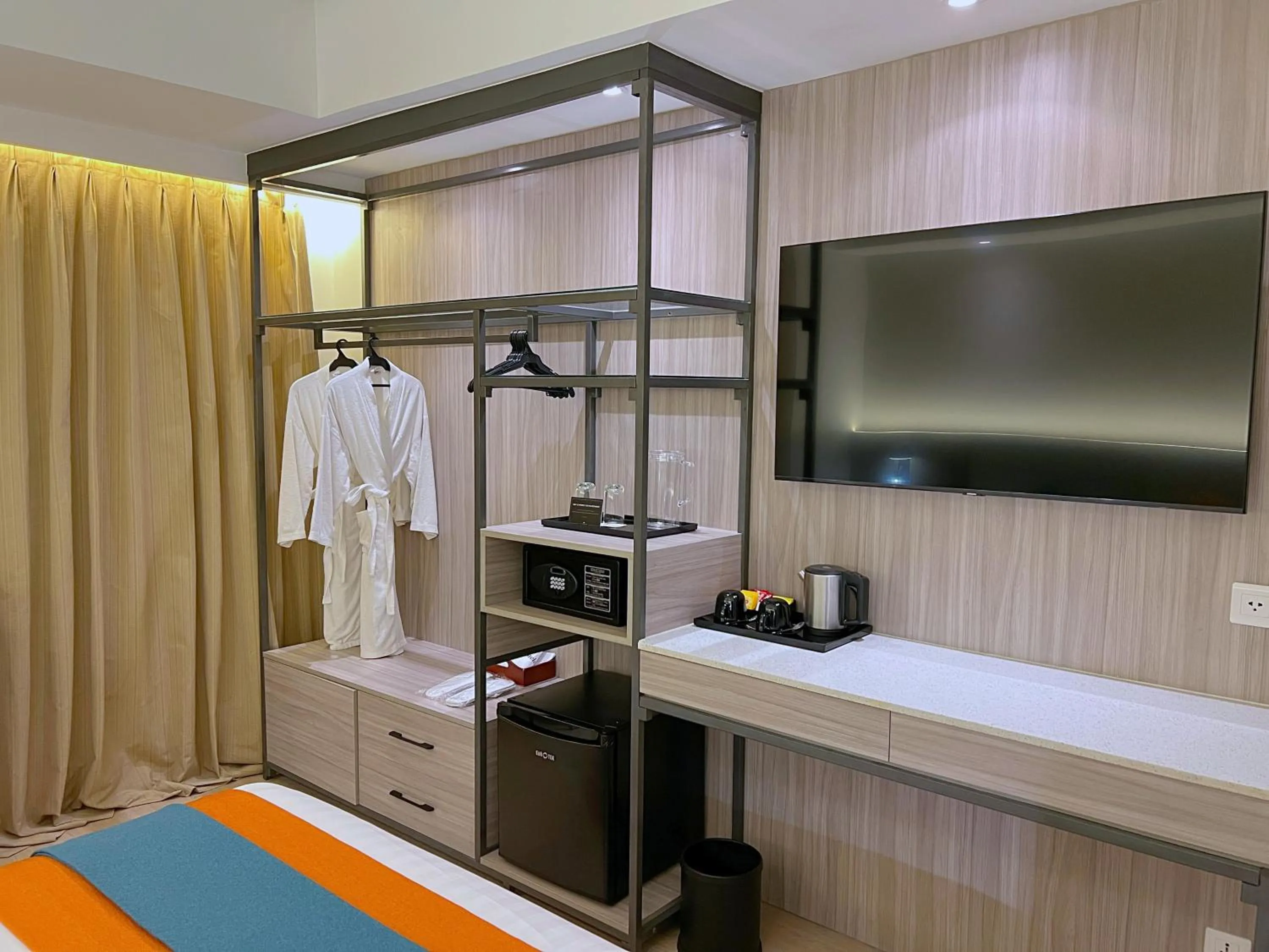 Bedroom, Bed in City Garden Hotel Makati