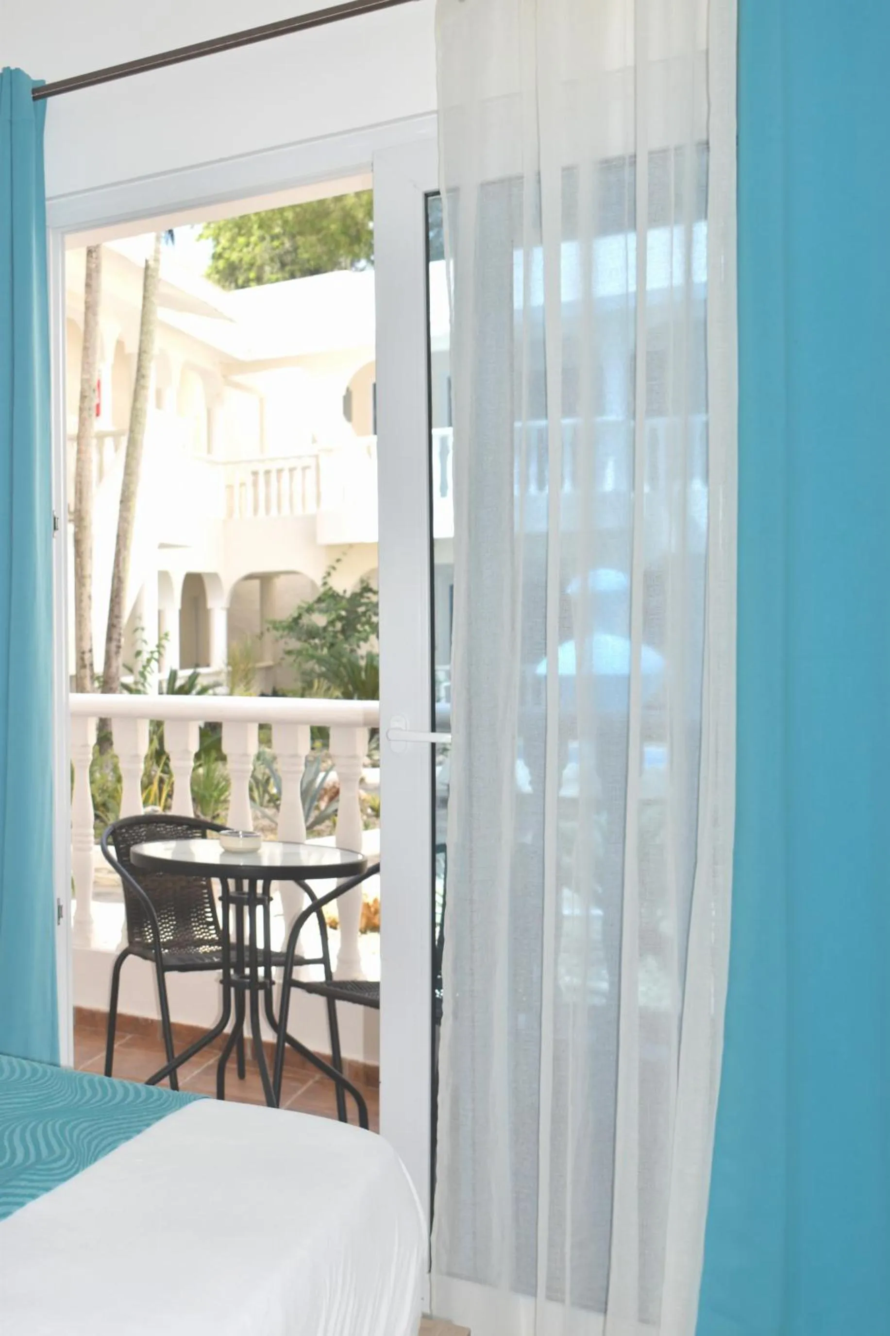 Patio in Tropical Casa Laguna