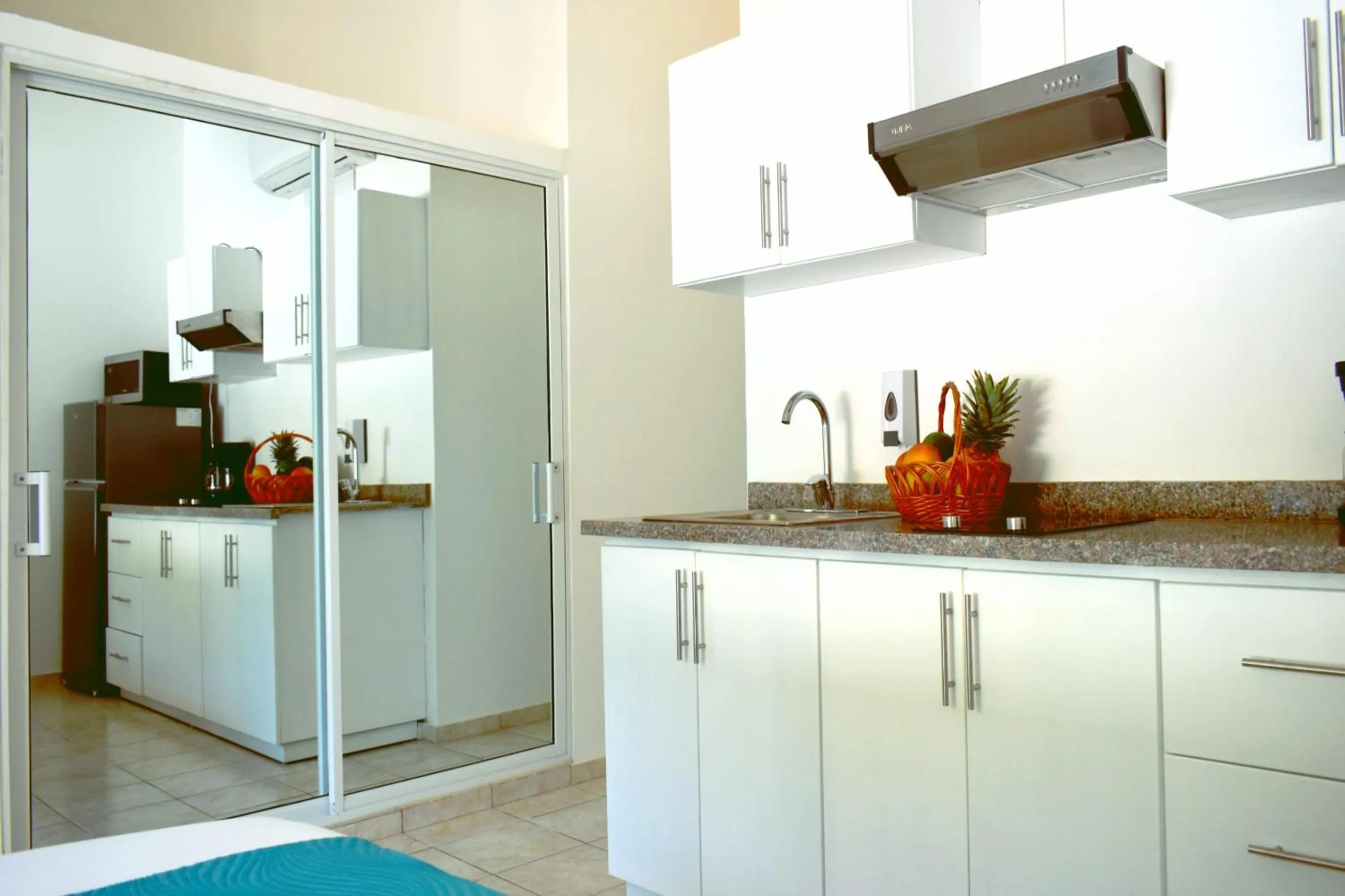 Kitchen or kitchenette in Tropical Casa Laguna