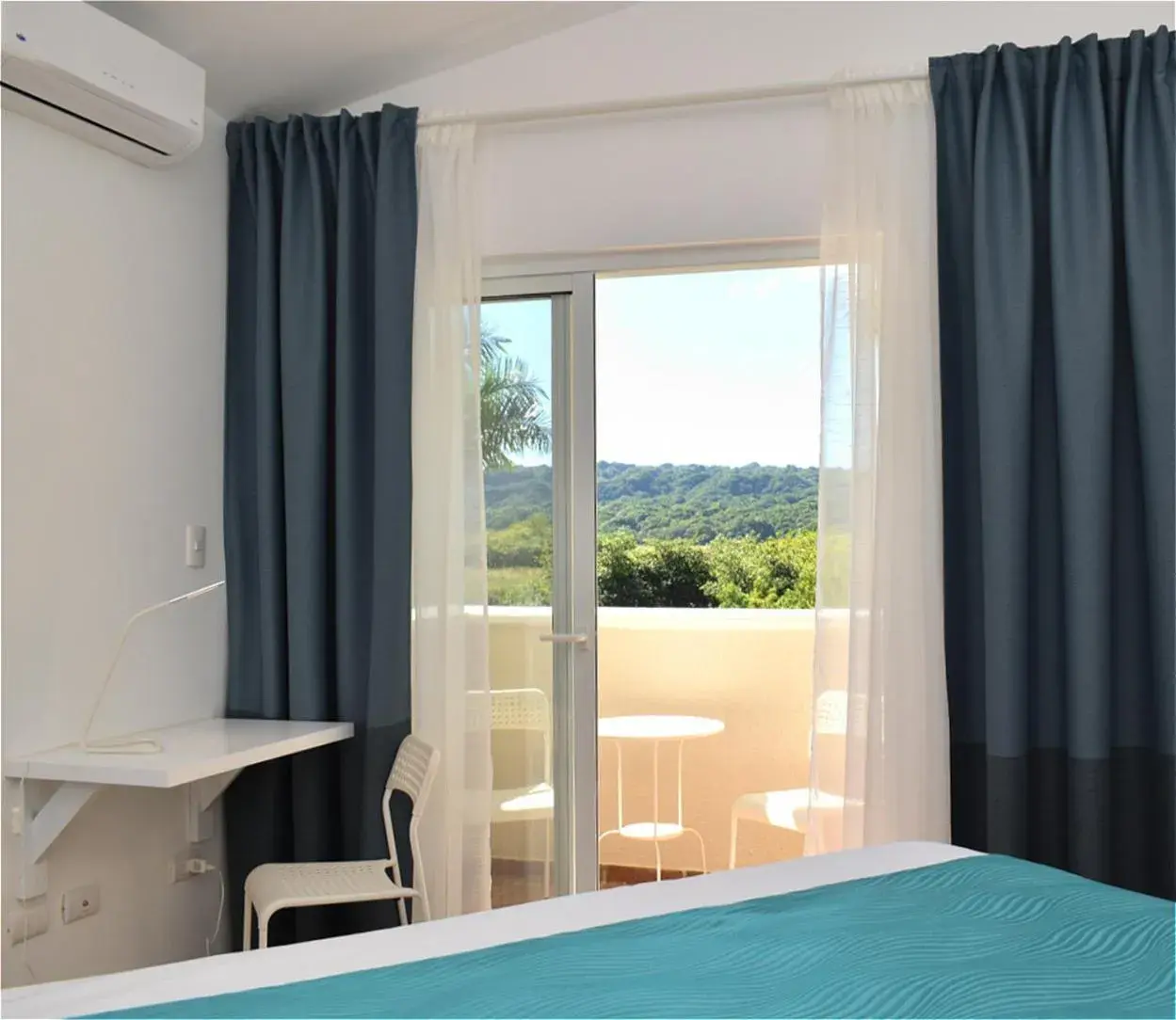 Single Room with Mountain View in Tropical Casa Laguna Single Room with Mountain View in Tropical Casa Laguna