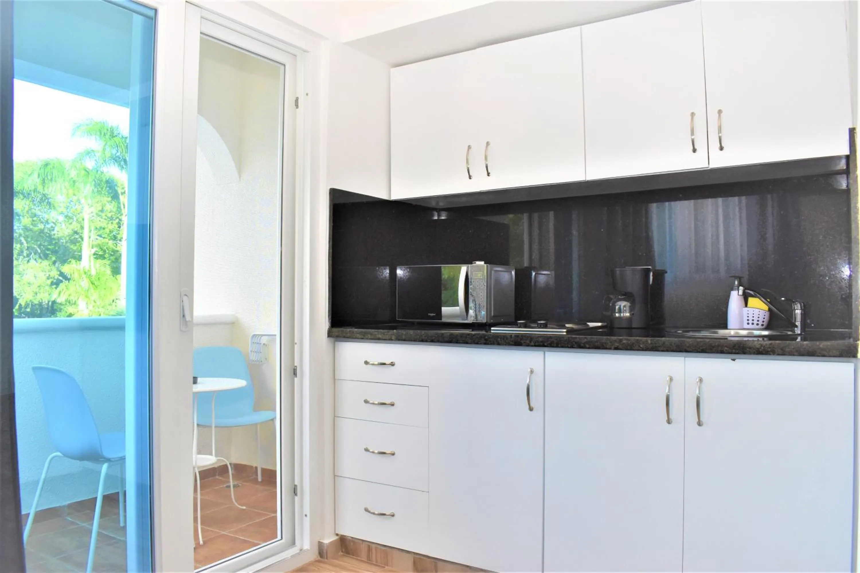 Kitchen or kitchenette in Tropical Casa Laguna