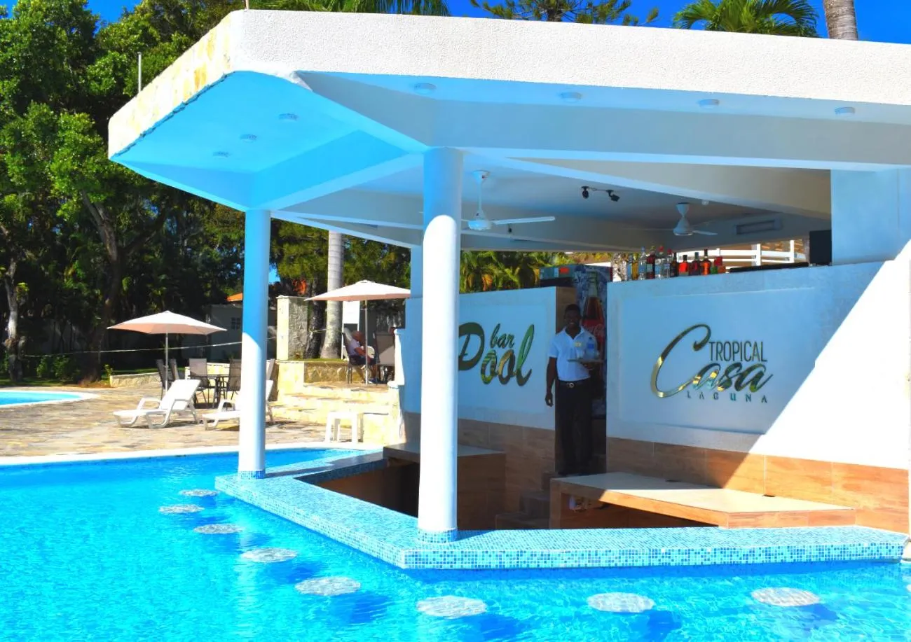 Staff in Tropical Casa Laguna