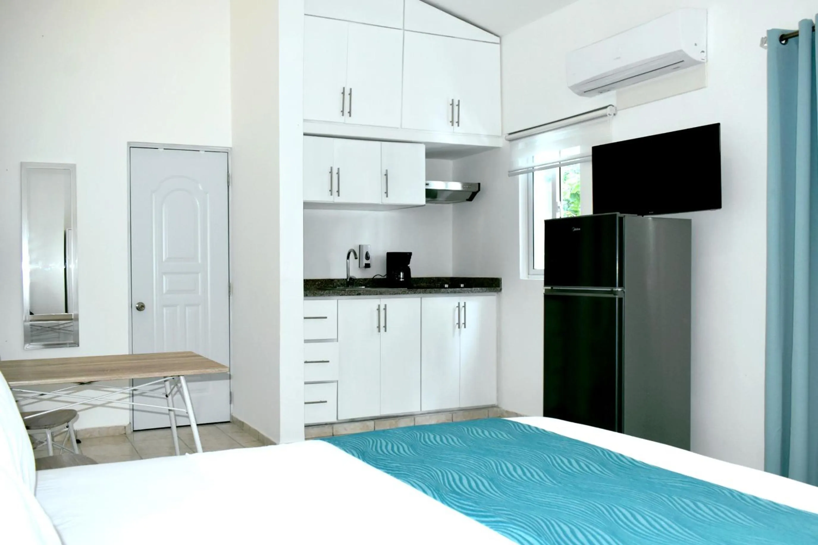 Bed in Tropical Casa Laguna