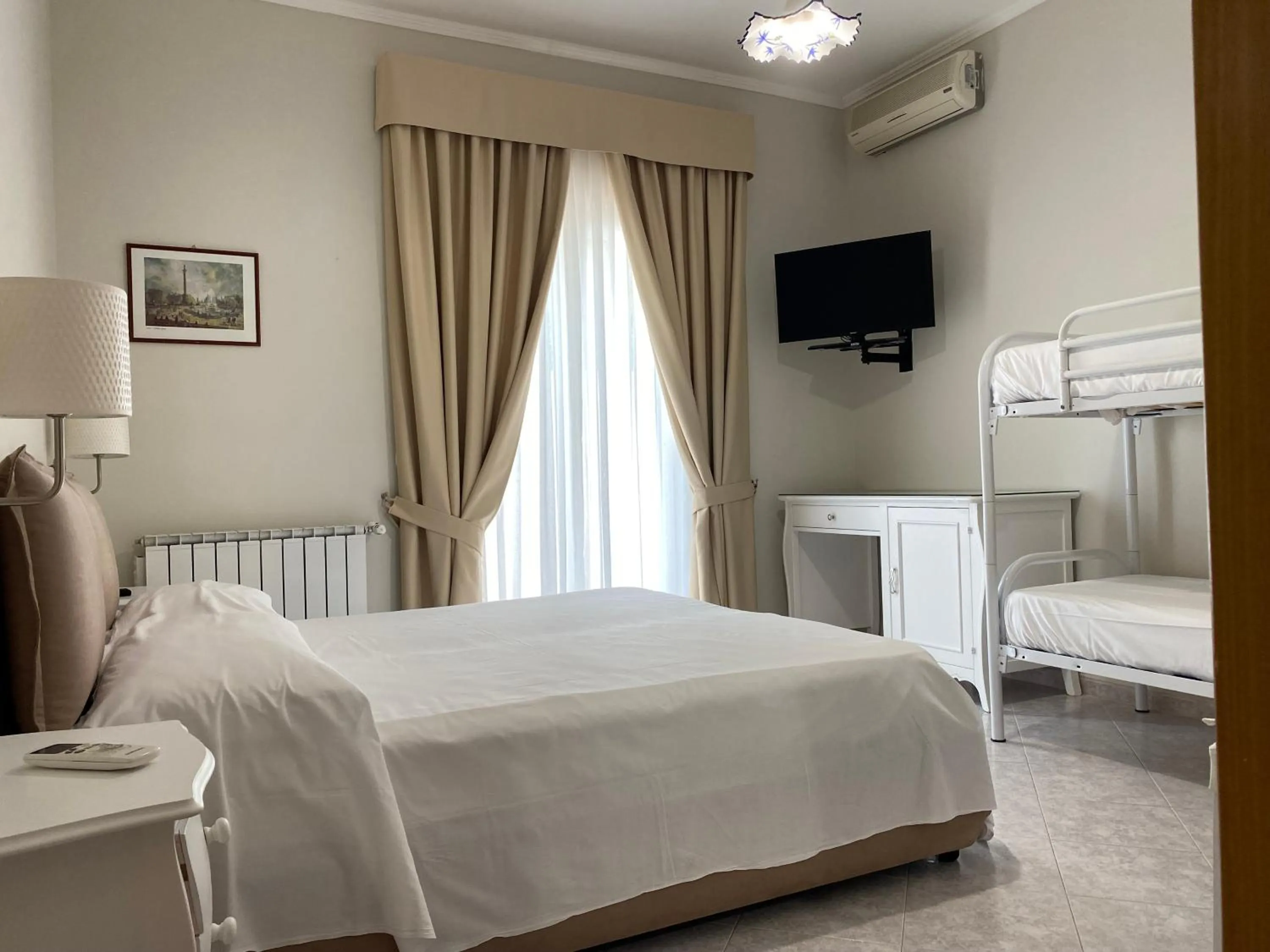 Property building, Bed in Hotel Ristorante Colleverde